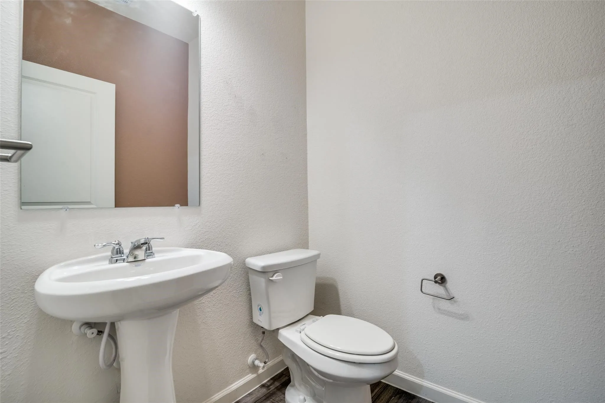 Single Family Residence For Rent in Collin County , 731 Yorkshire Drive, Lavon, Texas 75166, 4 Bedroom, 4 Bathroom, 2 Garage spaces, 2,542 Sqft, built in 2022, mls#21236788, Real Estate Agent in Lavon, Homes For Rent in Collin county, Homes For Rent in Lavon, Realtor in Lavon Texas, Real Estate Brokerage Independent Realty Texas, Luminita Cordes Realtor