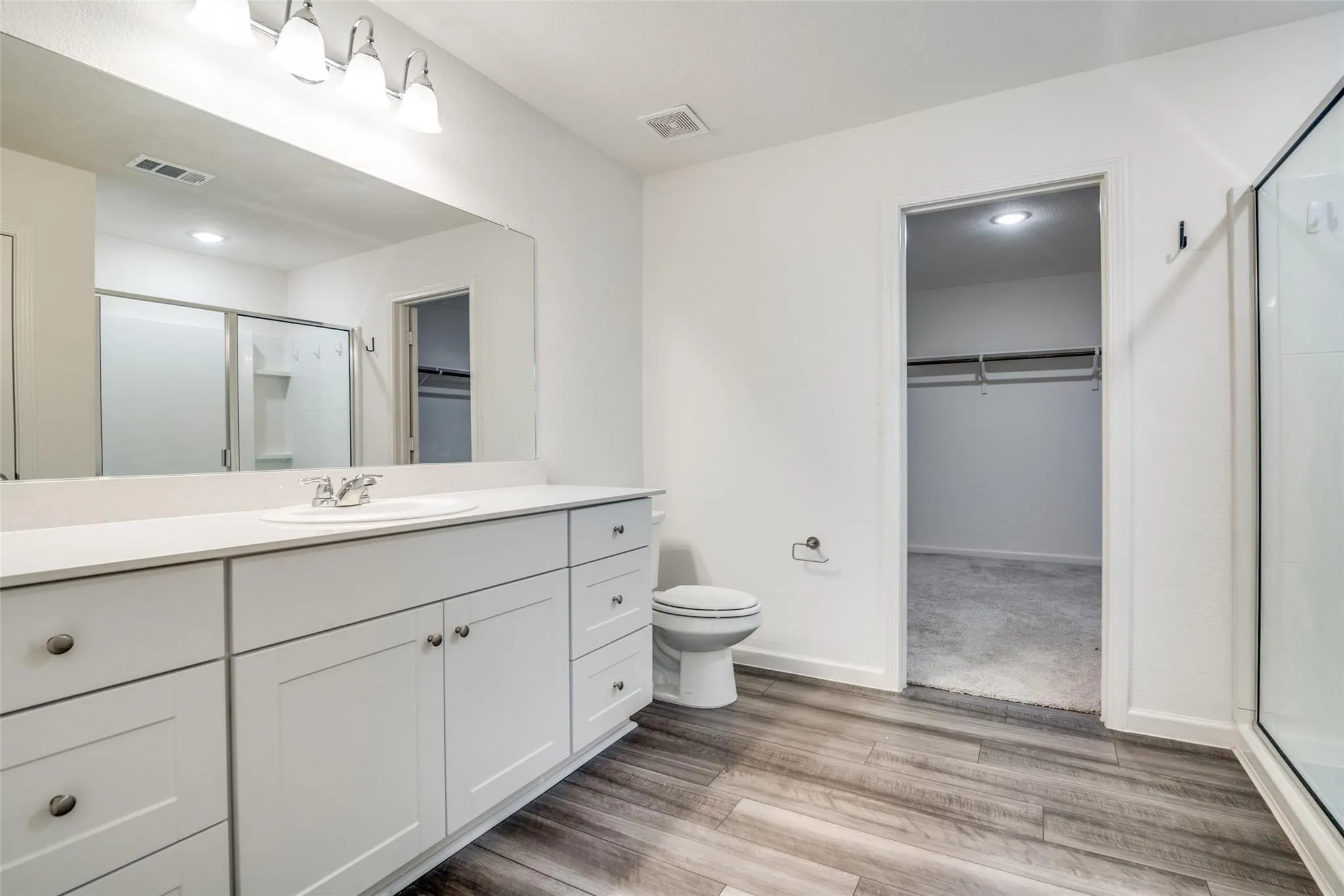 Single Family Residence For Rent in Collin County , 731 Yorkshire Drive, Lavon, Texas 75166, 4 Bedroom, 4 Bathroom, 2 Garage spaces, 2,542 Sqft, built in 2022, mls#21236788, Real Estate Agent in Lavon, Homes For Rent in Collin county, Homes For Rent in Lavon, Realtor in Lavon Texas, Real Estate Brokerage Independent Realty Texas, Luminita Cordes Realtor