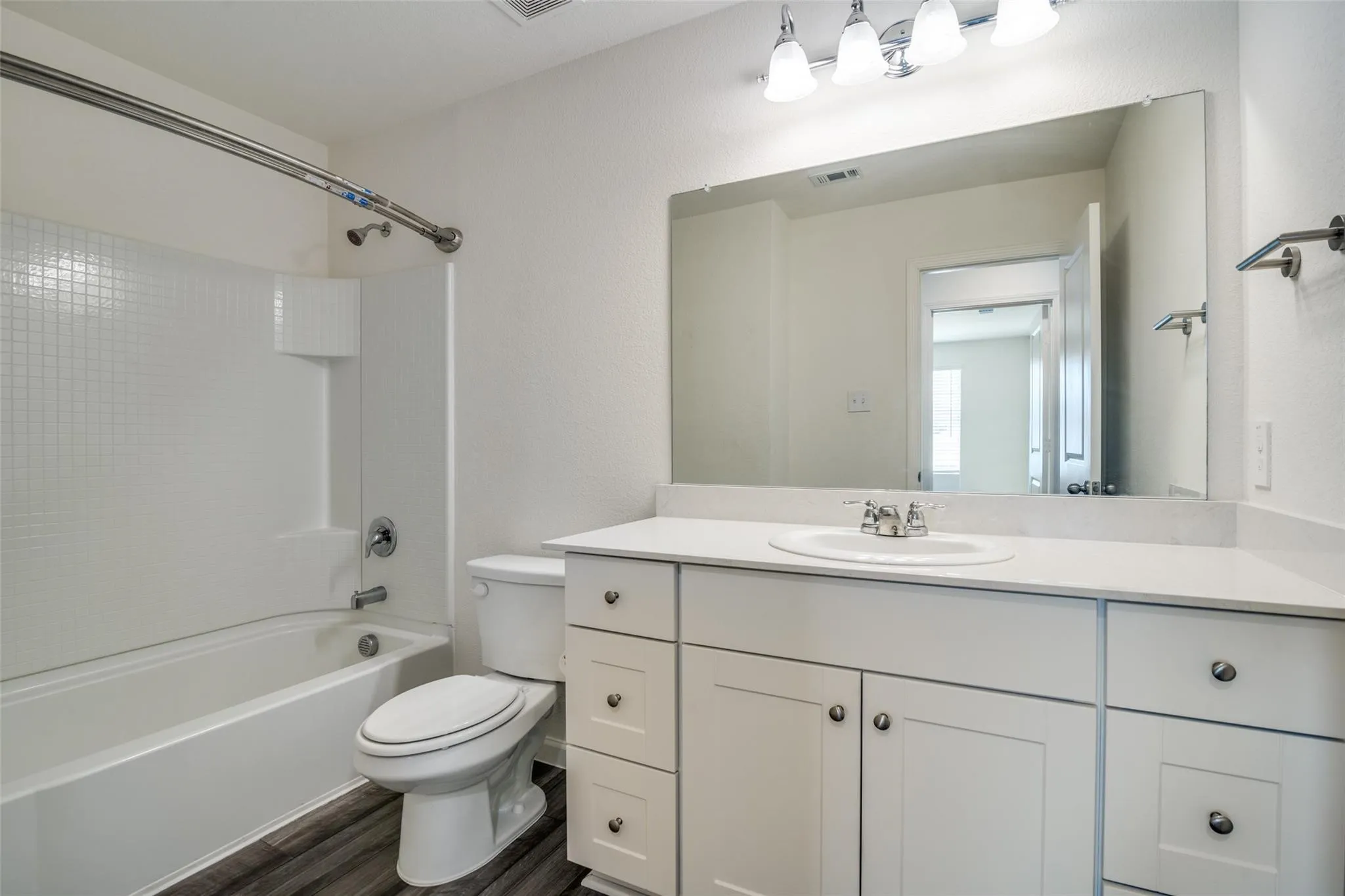 Single Family Residence For Rent in Collin County , 731 Yorkshire Drive, Lavon, Texas 75166, 4 Bedroom, 4 Bathroom, 2 Garage spaces, 2,542 Sqft, built in 2022, mls#21236788, Real Estate Agent in Lavon, Homes For Rent in Collin county, Homes For Rent in Lavon, Realtor in Lavon Texas, Real Estate Brokerage Independent Realty Texas, Luminita Cordes Realtor