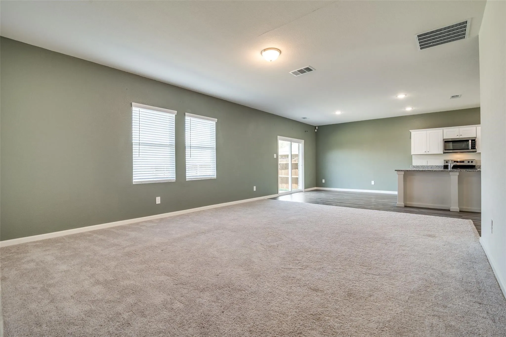 Single Family Residence For Rent in Collin County , 731 Yorkshire Drive, Lavon, Texas 75166, 4 Bedroom, 4 Bathroom, 2 Garage spaces, 2,542 Sqft, built in 2022, mls#21236788, Real Estate Agent in Lavon, Homes For Rent in Collin county, Homes For Rent in Lavon, Realtor in Lavon Texas, Real Estate Brokerage Independent Realty Texas, Luminita Cordes Realtor