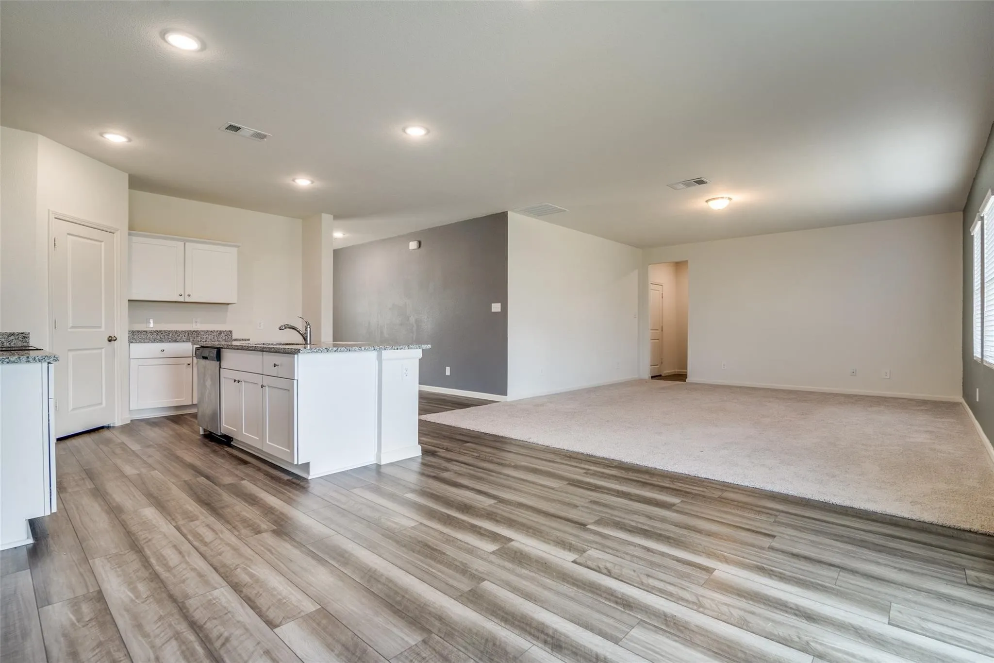 Single Family Residence For Rent in Collin County , 731 Yorkshire Drive, Lavon, Texas 75166, 4 Bedroom, 4 Bathroom, 2 Garage spaces, 2,542 Sqft, built in 2022, mls#21236788, Real Estate Agent in Lavon, Homes For Rent in Collin county, Homes For Rent in Lavon, Realtor in Lavon Texas, Real Estate Brokerage Independent Realty Texas, Luminita Cordes Realtor
