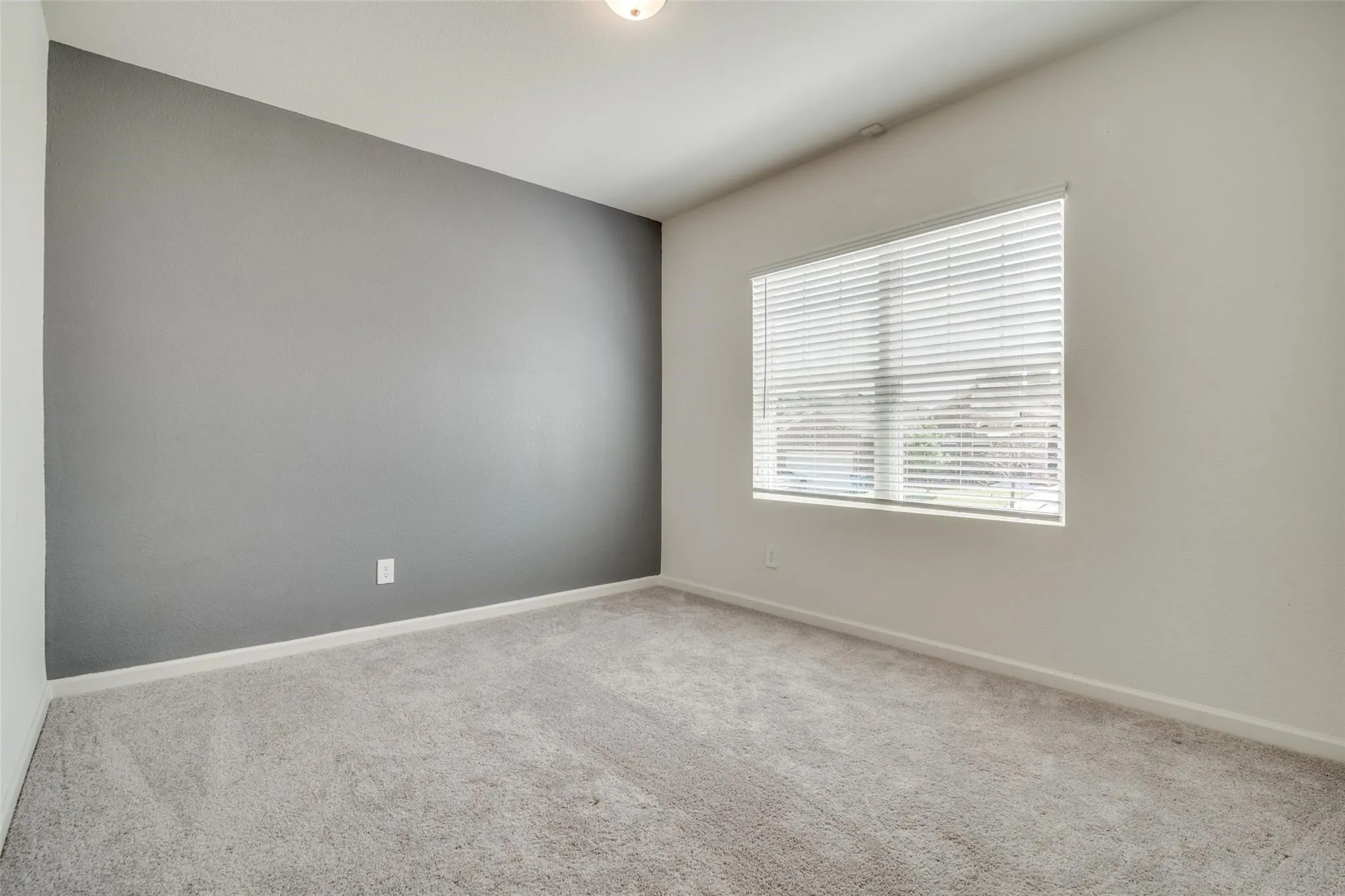 Single Family Residence For Rent in Collin County , 731 Yorkshire Drive, Lavon, Texas 75166, 4 Bedroom, 4 Bathroom, 2 Garage spaces, 2,542 Sqft, built in 2022, mls#21236788, Real Estate Agent in Lavon, Homes For Rent in Collin county, Homes For Rent in Lavon, Realtor in Lavon Texas, Real Estate Brokerage Independent Realty Texas, Luminita Cordes Realtor