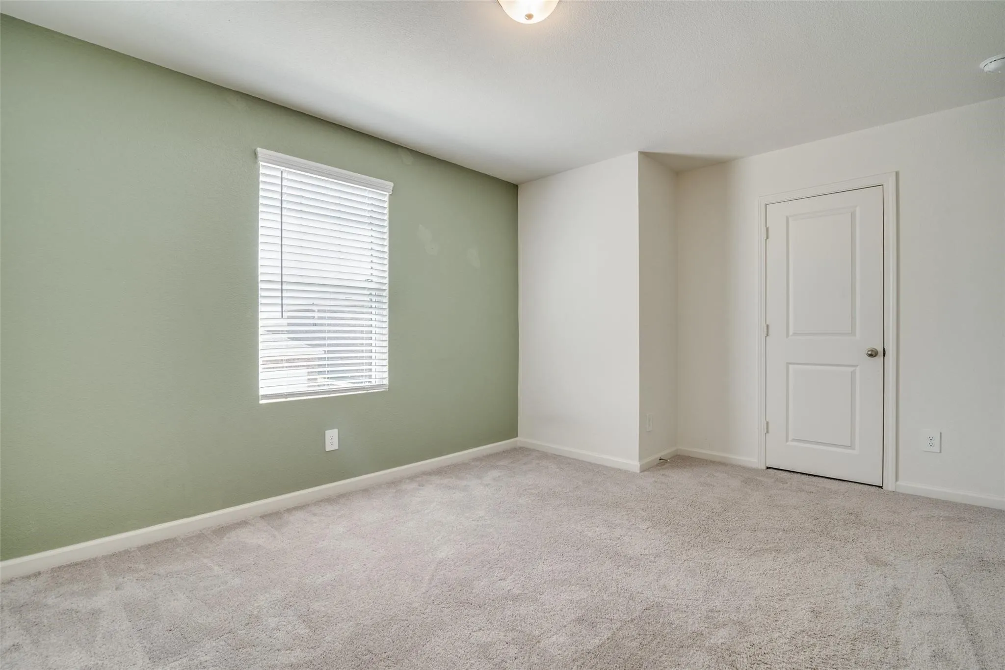 Single Family Residence For Rent in Collin County , 731 Yorkshire Drive, Lavon, Texas 75166, 4 Bedroom, 4 Bathroom, 2 Garage spaces, 2,542 Sqft, built in 2022, mls#21236788, Real Estate Agent in Lavon, Homes For Rent in Collin county, Homes For Rent in Lavon, Realtor in Lavon Texas, Real Estate Brokerage Independent Realty Texas, Luminita Cordes Realtor