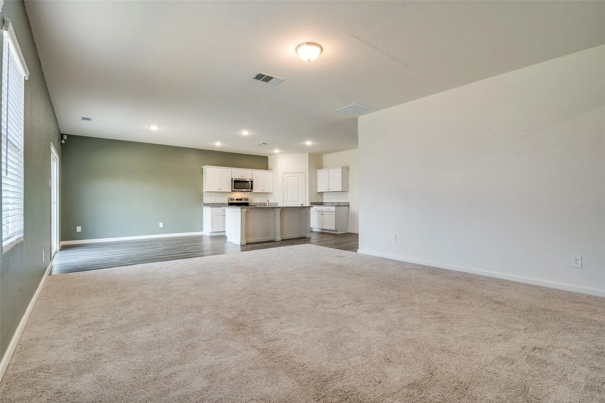 Single Family Residence For Rent in Collin County , 731 Yorkshire Drive, Lavon, Texas 75166, 4 Bedroom, 4 Bathroom, 2 Garage spaces, 2,542 Sqft, built in 2022, mls#21236788, Real Estate Agent in Lavon, Homes For Rent in Collin county, Homes For Rent in Lavon, Realtor in Lavon Texas, Real Estate Brokerage Independent Realty Texas, Luminita Cordes Realtor