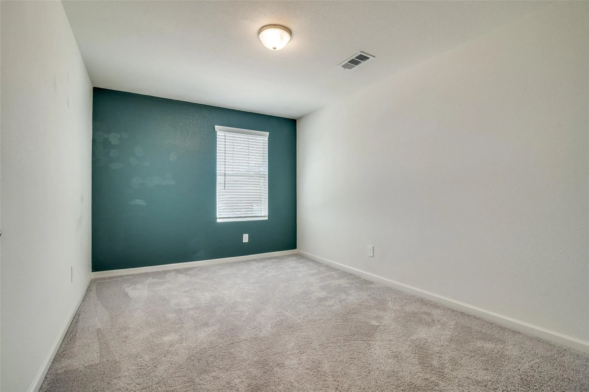 Single Family Residence For Rent in Collin County , 731 Yorkshire Drive, Lavon, Texas 75166, 4 Bedroom, 4 Bathroom, 2 Garage spaces, 2,542 Sqft, built in 2022, mls#21236788, Real Estate Agent in Lavon, Homes For Rent in Collin county, Homes For Rent in Lavon, Realtor in Lavon Texas, Real Estate Brokerage Independent Realty Texas, Luminita Cordes Realtor
