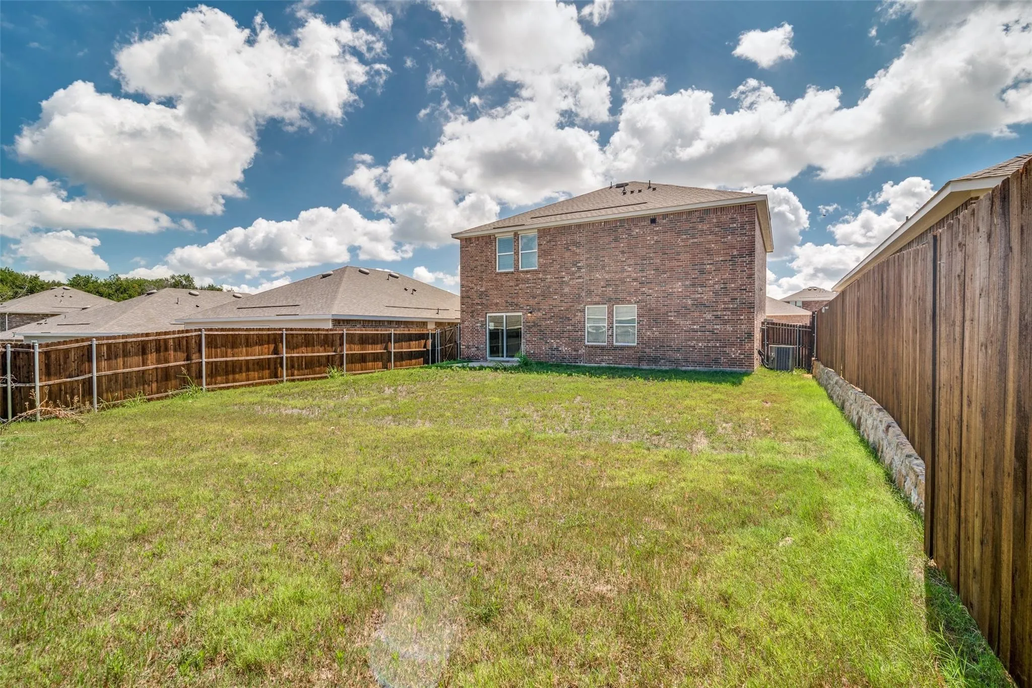 Single Family Residence For Rent in Collin County , 731 Yorkshire Drive, Lavon, Texas 75166, 4 Bedroom, 4 Bathroom, 2 Garage spaces, 2,542 Sqft, built in 2022, mls#21236788, Real Estate Agent in Lavon, Homes For Rent in Collin county, Homes For Rent in Lavon, Realtor in Lavon Texas, Real Estate Brokerage Independent Realty Texas, Luminita Cordes Realtor