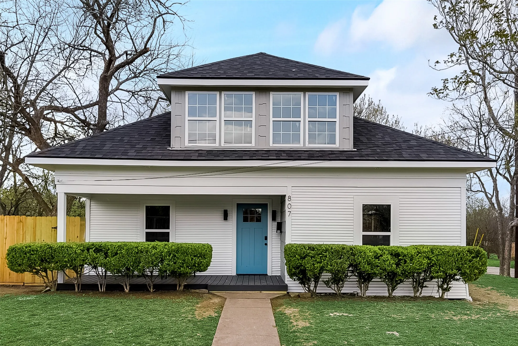Single Family Residence For Sale in Collin County , 807 Florence Street, Mc Kinney, Texas 75069, 4 Bedrooms, 3 Bathrooms, Garage spaces, 1,847 Sqft, built in 1930, Preowned, Price $625,000, mls#21236797, Real Estate Agent in Mc Kinney, Homes For Sale in Collin county, Homes For Sale in Mc Kinney, Realtor in Mc Kinney Texas, Real Estate Brokerage Independent Realty Texas, Luminita Cordes Realtor