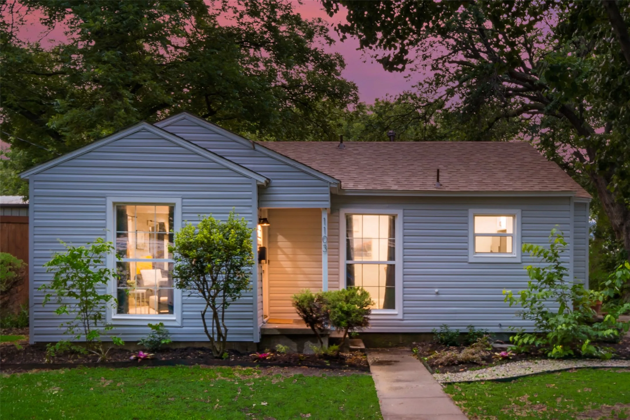 Single Family Residence For Sale in Dallas County , 1103 W Russell Avenue, Carrollton, Texas 75006, 3 Bedrooms, 2 Bathrooms, 2 Garage spaces, 1,543 Sqft, built in 1950, Preowned, Price $375,000, mls#21236801, Real Estate Agent in Carrollton, Homes For Sale in Dallas county, Homes For Sale in Carrollton, Realtor in Carrollton Texas, Real Estate Brokerage Independent Realty Texas, Luminita Cordes Realtor