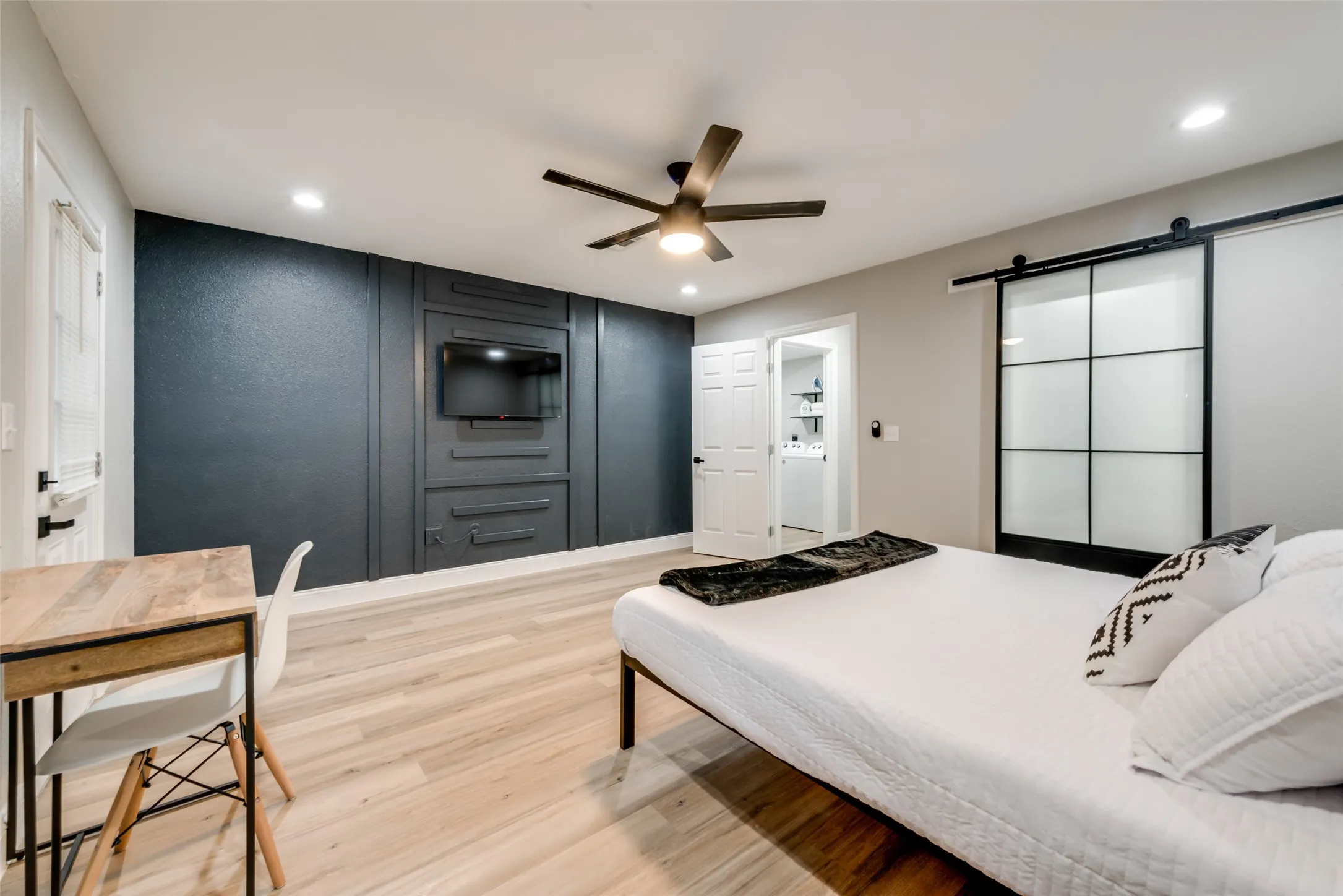 Bedroom featuring a barn door, light wood finished floors, recessed lighting, and ceiling fan
