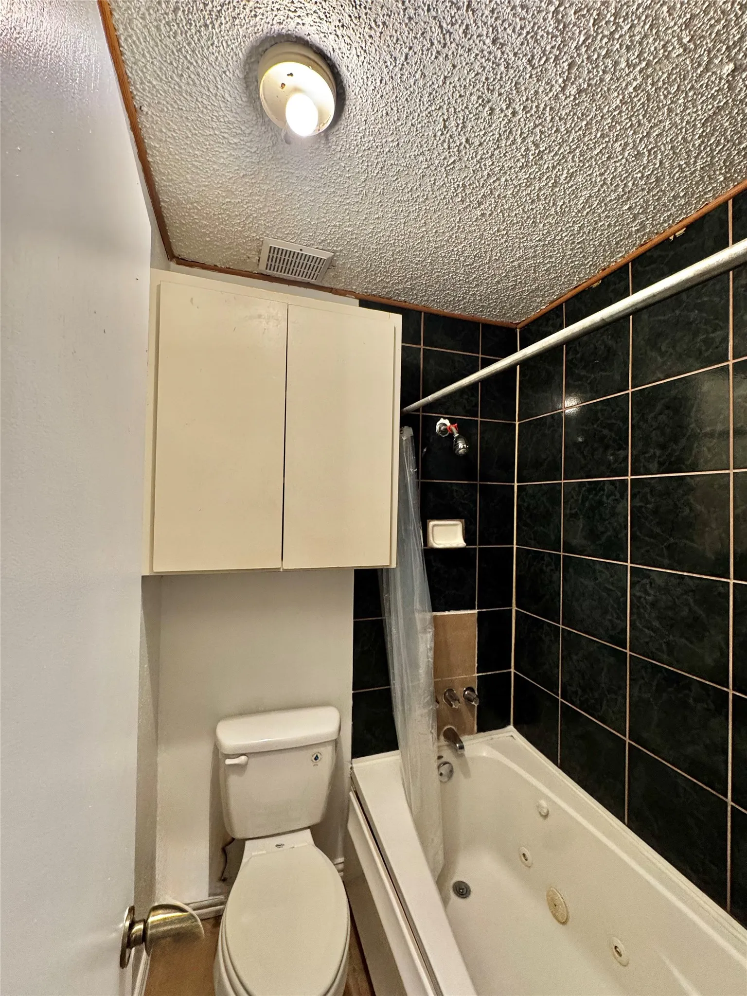 Condominium For Rent in Dallas County , 7152 Fair Oaks Avenue 2087, Dallas, Texas 75231, 2 Bedrooms, 2 Bathrooms, Garage spaces, 939 Sqft, built in 1975, Price $1,200, mls#21236813, Real Estate Agent in Dallas, Homes For Rent in Dallas county, Homes For Rent in Dallas, Realtor in Dallas Texas, Real Estate Brokerage Independent Realty Texas, Luminita Cordes Realtor