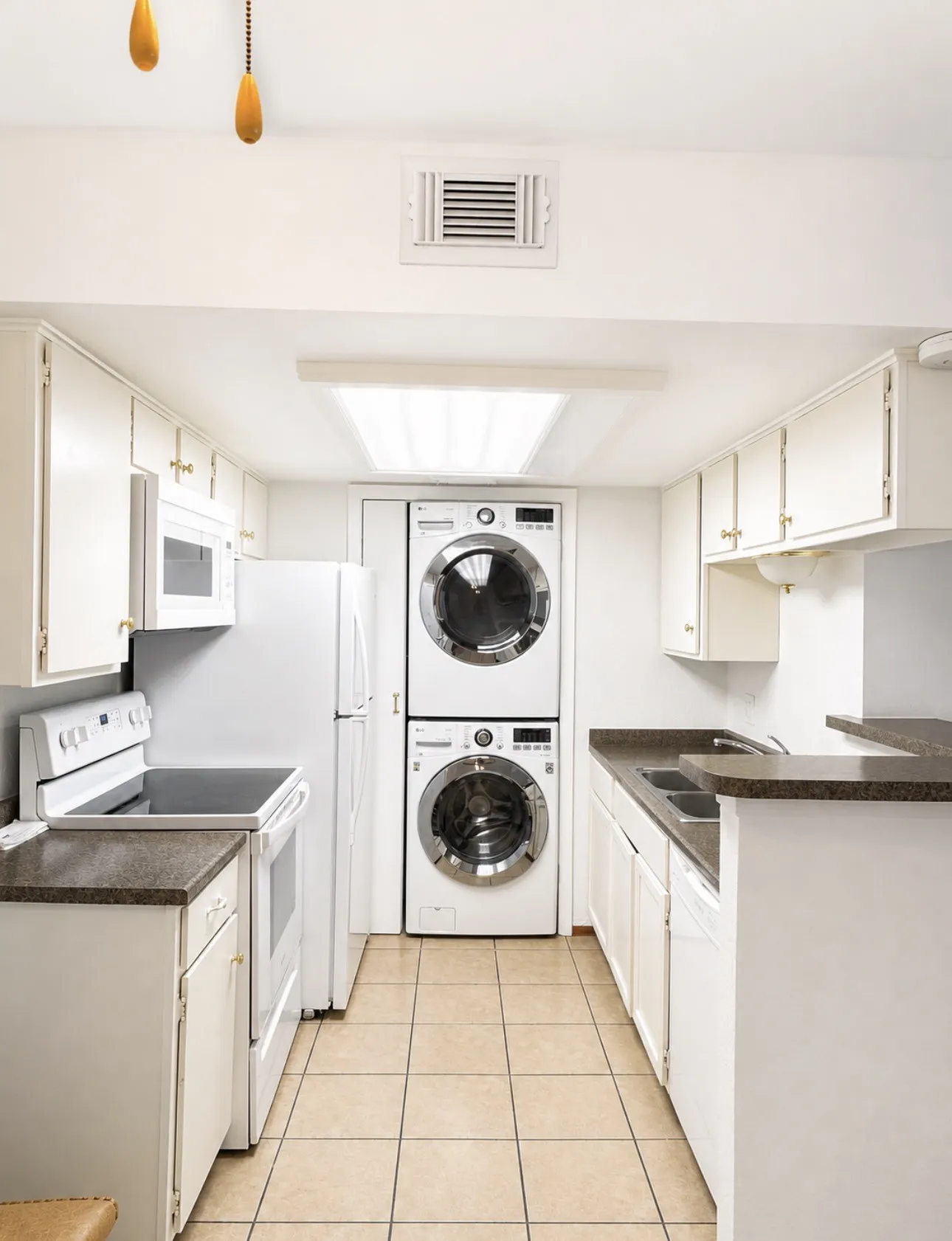 Condominium For Rent in Dallas County , 7152 Fair Oaks Avenue 2087, Dallas, Texas 75231, 2 Bedrooms, 2 Bathrooms, Garage spaces, 939 Sqft, built in 1975, Price $1,200, mls#21236813, Real Estate Agent in Dallas, Homes For Rent in Dallas county, Homes For Rent in Dallas, Realtor in Dallas Texas, Real Estate Brokerage Independent Realty Texas, Luminita Cordes Realtor