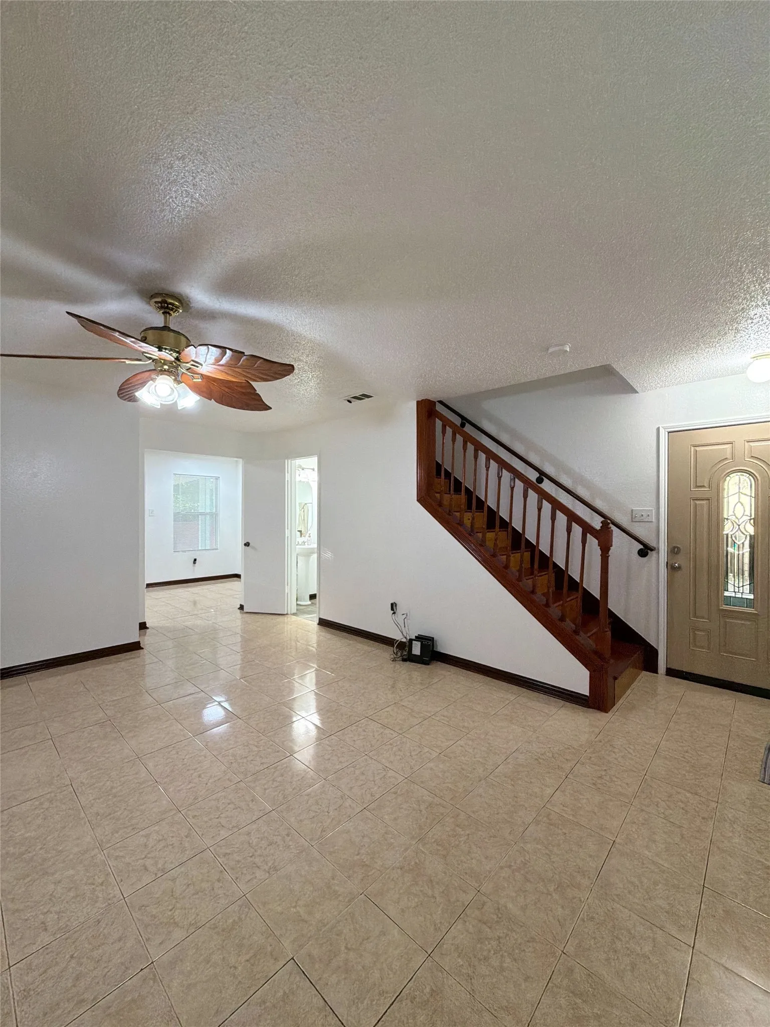 Entryway featuring a textured ceiling and a ceiling fan