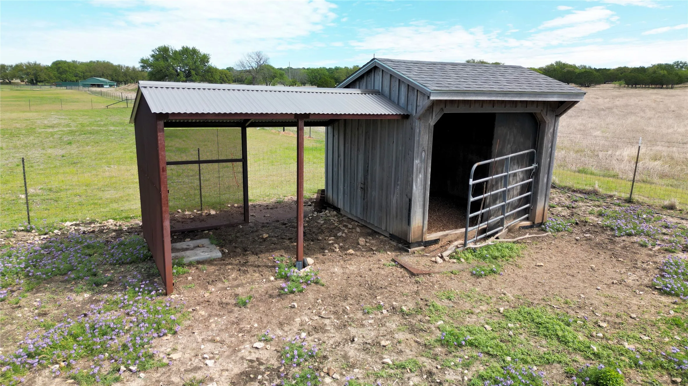 Single Family Residence For Sale in Coryell County , 474 Private Road 305, Gatesville, Texas 76528, 4 Bedroom, 5 Bathroom, 1 Garage spaces, 3,848 Sqft, built in 2018, Preowned, mls#21236316, Real Estate Agent in Gatesville, Homes For Sale in Coryell county, Homes For Sale in Gatesville, Realtor in Gatesville Texas, Real Estate Brokerage Independent Realty Texas, Luminita Cordes Realtor