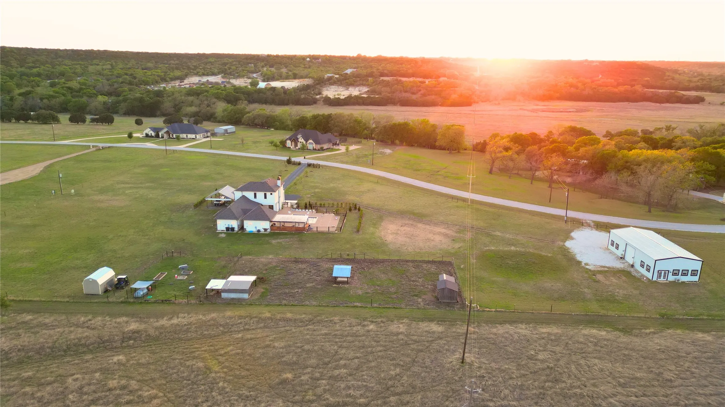 Single Family Residence For Sale in Coryell County , 474 Private Road 305, Gatesville, Texas 76528, 4 Bedroom, 5 Bathroom, 1 Garage spaces, 3,848 Sqft, built in 2018, Preowned, mls#21236316, Real Estate Agent in Gatesville, Homes For Sale in Coryell county, Homes For Sale in Gatesville, Realtor in Gatesville Texas, Real Estate Brokerage Independent Realty Texas, Luminita Cordes Realtor