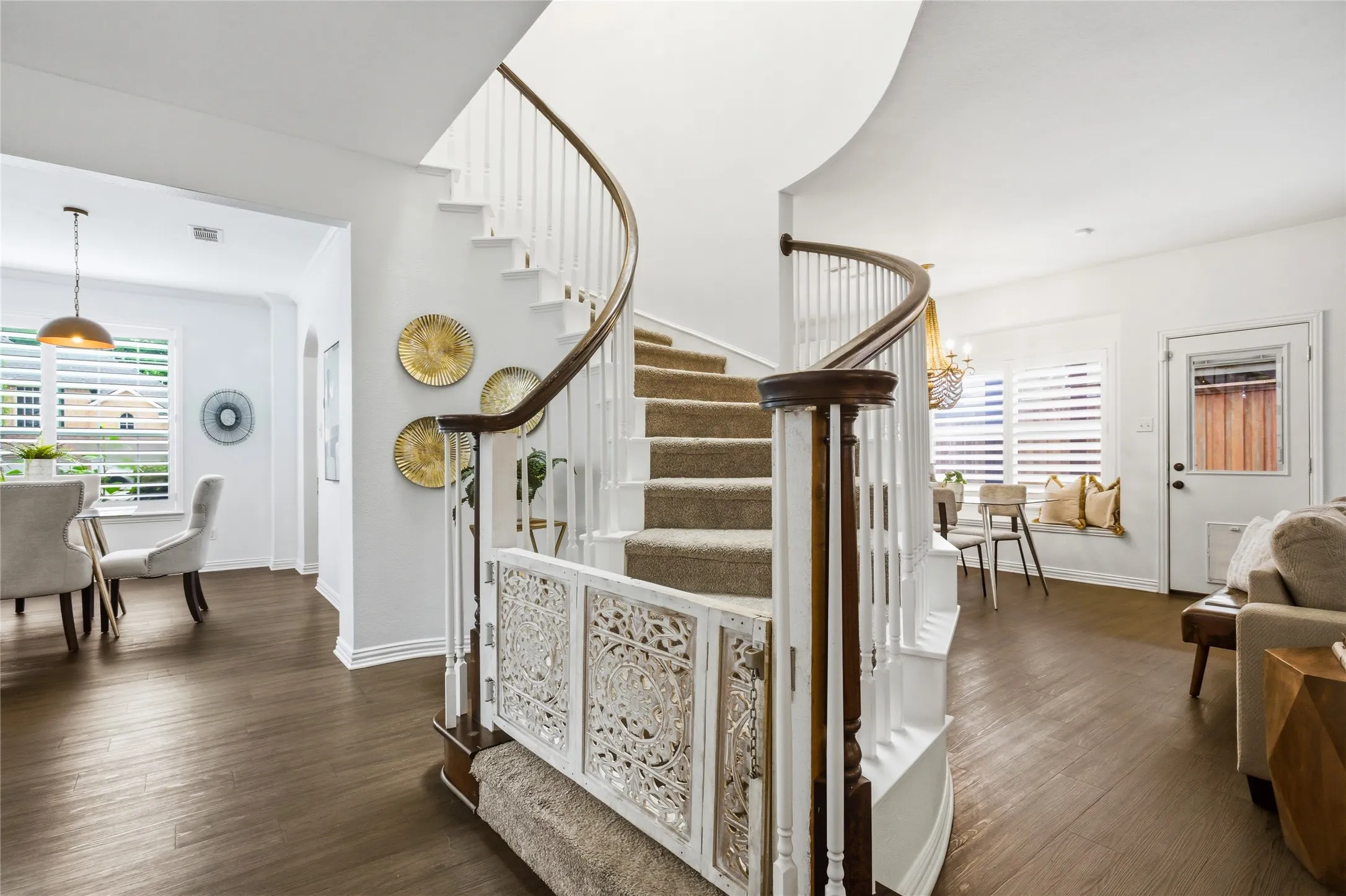 Gorgeous curved staircase.
Gate is no longer at bottom of staircase.