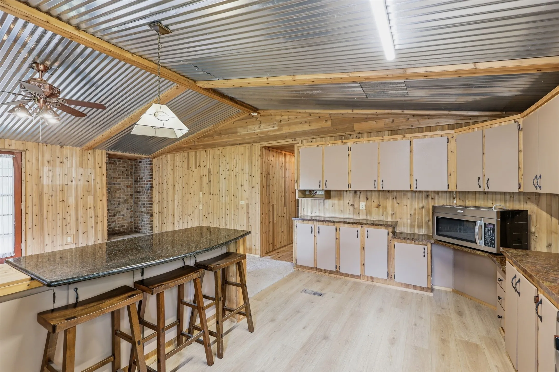 Farm For Sale in Parker County , 591 Mcfarland Lane, Weatherford, Texas 76088, 3 Bedroom, 2 Bathroom, Garage spaces, 1,632 Sqft, built in 1983, Preowned, mls#21235478, Real Estate Agent in Weatherford, Homes For Sale in Parker county, Homes For Sale in Weatherford, Realtor in Weatherford Texas, Real Estate Brokerage Independent Realty Texas, Luminita Cordes Realtor