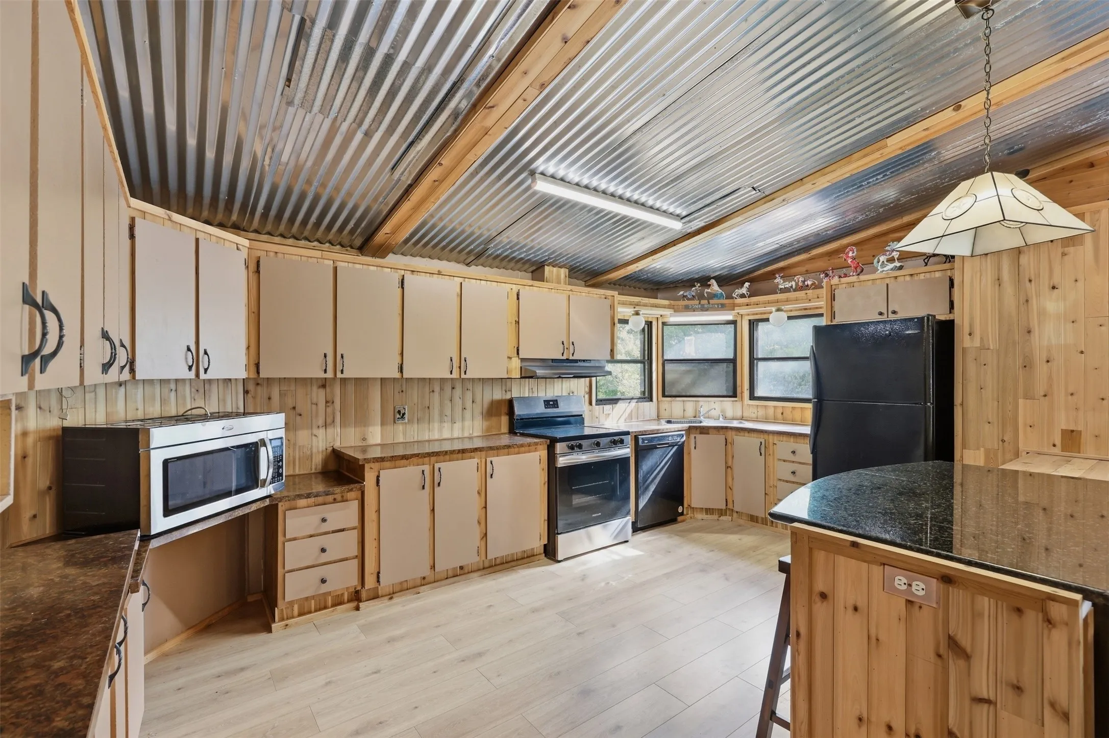 Farm For Sale in Parker County , 591 Mcfarland Lane, Weatherford, Texas 76088, 3 Bedroom, 2 Bathroom, Garage spaces, 1,632 Sqft, built in 1983, Preowned, mls#21235478, Real Estate Agent in Weatherford, Homes For Sale in Parker county, Homes For Sale in Weatherford, Realtor in Weatherford Texas, Real Estate Brokerage Independent Realty Texas, Luminita Cordes Realtor