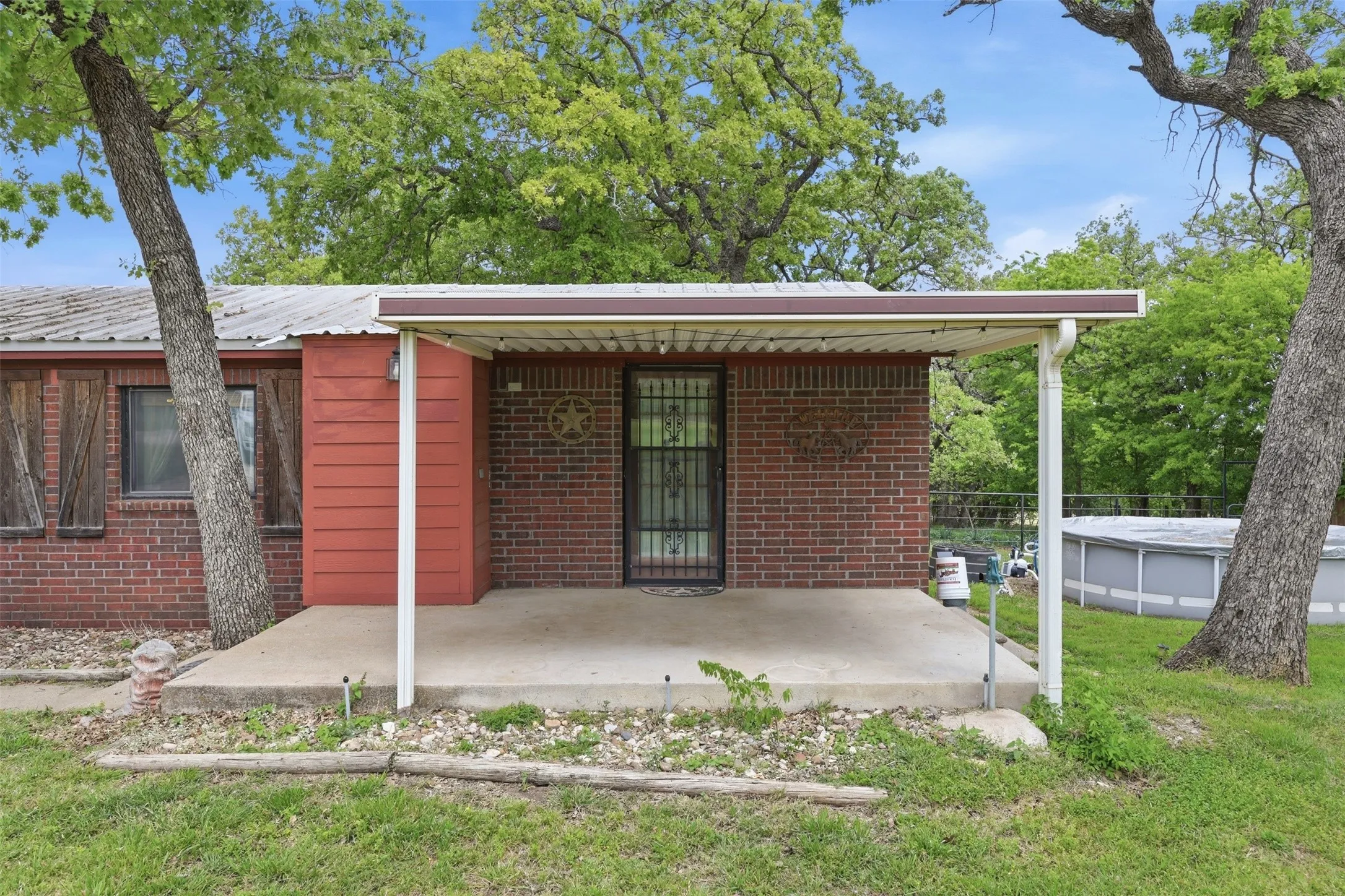 Farm For Sale in Parker County , 591 Mcfarland Lane, Weatherford, Texas 76088, 3 Bedroom, 2 Bathroom, Garage spaces, 1,632 Sqft, built in 1983, Preowned, mls#21235478, Real Estate Agent in Weatherford, Homes For Sale in Parker county, Homes For Sale in Weatherford, Realtor in Weatherford Texas, Real Estate Brokerage Independent Realty Texas, Luminita Cordes Realtor