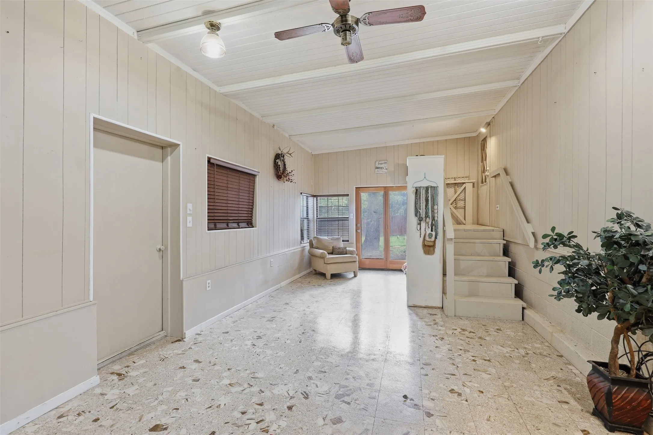 Farm For Sale in Parker County , 591 Mcfarland Lane, Weatherford, Texas 76088, 3 Bedroom, 2 Bathroom, Garage spaces, 1,632 Sqft, built in 1983, Preowned, mls#21235478, Real Estate Agent in Weatherford, Homes For Sale in Parker county, Homes For Sale in Weatherford, Realtor in Weatherford Texas, Real Estate Brokerage Independent Realty Texas, Luminita Cordes Realtor