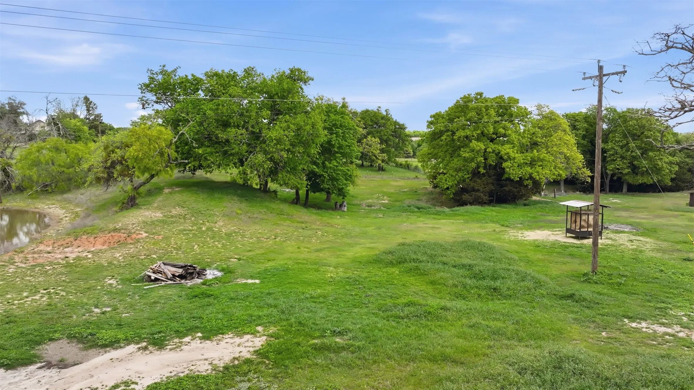 Farm For Sale in Parker County , 591 Mcfarland Lane, Weatherford, Texas 76088, 3 Bedroom, 2 Bathroom, Garage spaces, 1,632 Sqft, built in 1983, Preowned, mls#21235478, Real Estate Agent in Weatherford, Homes For Sale in Parker county, Homes For Sale in Weatherford, Realtor in Weatherford Texas, Real Estate Brokerage Independent Realty Texas, Luminita Cordes Realtor