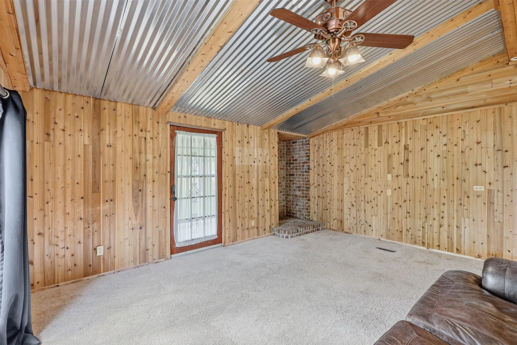 Farm For Sale in Parker County , 591 Mcfarland Lane, Weatherford, Texas 76088, 3 Bedroom, 2 Bathroom, Garage spaces, 1,632 Sqft, built in 1983, Preowned, mls#21235478, Real Estate Agent in Weatherford, Homes For Sale in Parker county, Homes For Sale in Weatherford, Realtor in Weatherford Texas, Real Estate Brokerage Independent Realty Texas, Luminita Cordes Realtor