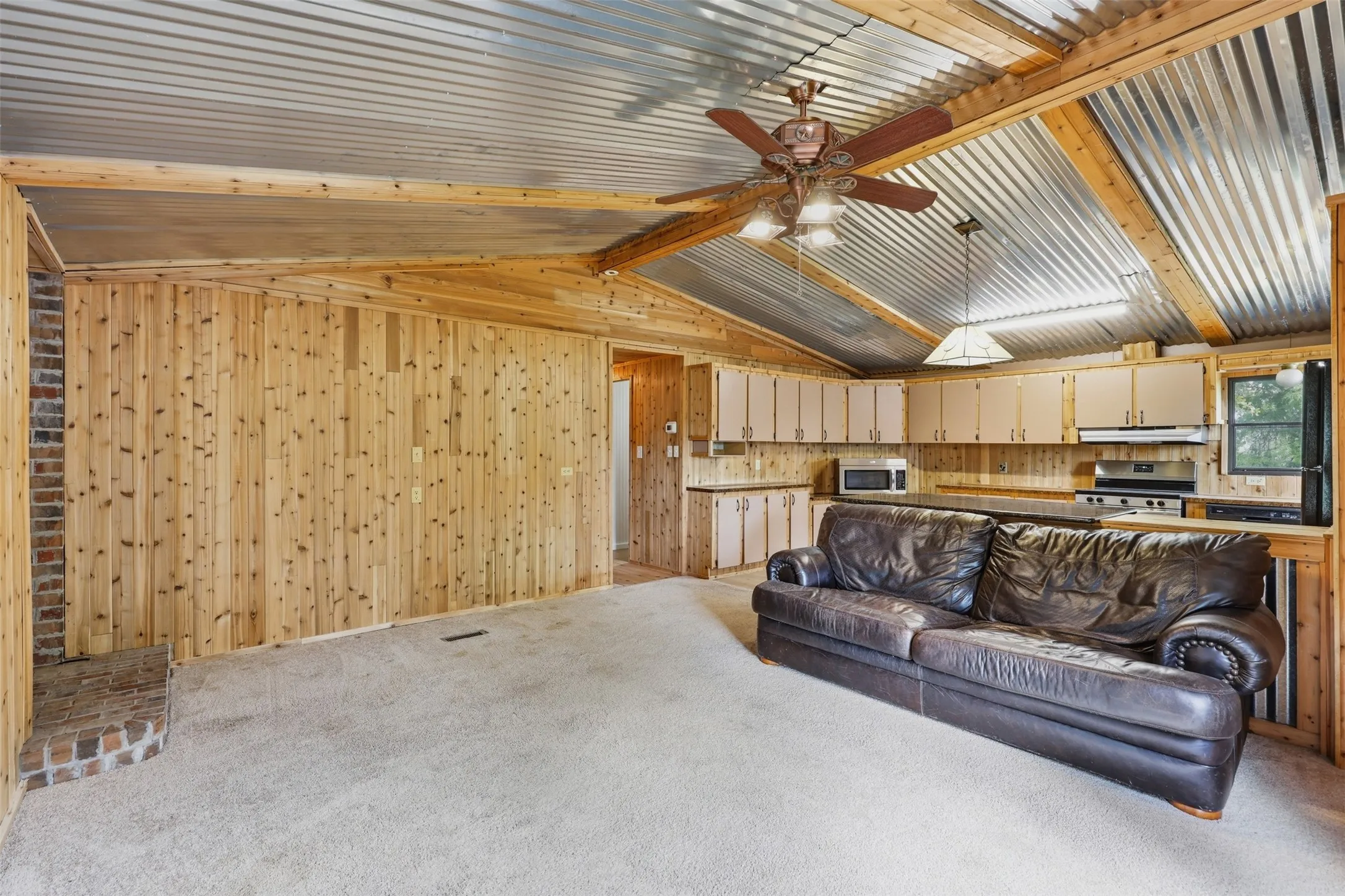 Farm For Sale in Parker County , 591 Mcfarland Lane, Weatherford, Texas 76088, 3 Bedroom, 2 Bathroom, Garage spaces, 1,632 Sqft, built in 1983, Preowned, mls#21235478, Real Estate Agent in Weatherford, Homes For Sale in Parker county, Homes For Sale in Weatherford, Realtor in Weatherford Texas, Real Estate Brokerage Independent Realty Texas, Luminita Cordes Realtor