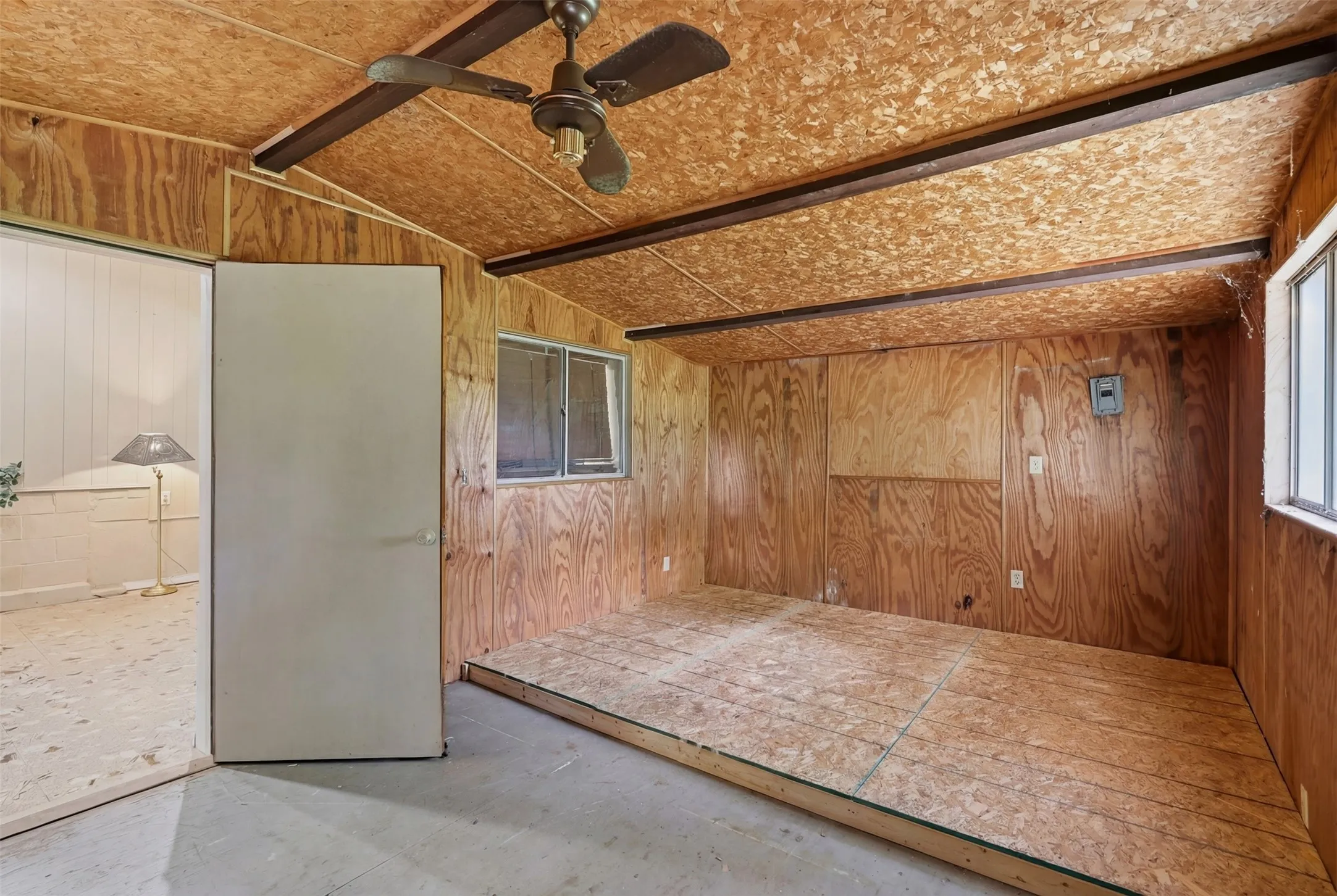 Farm For Sale in Parker County , 591 Mcfarland Lane, Weatherford, Texas 76088, 3 Bedroom, 2 Bathroom, Garage spaces, 1,632 Sqft, built in 1983, Preowned, mls#21235478, Real Estate Agent in Weatherford, Homes For Sale in Parker county, Homes For Sale in Weatherford, Realtor in Weatherford Texas, Real Estate Brokerage Independent Realty Texas, Luminita Cordes Realtor