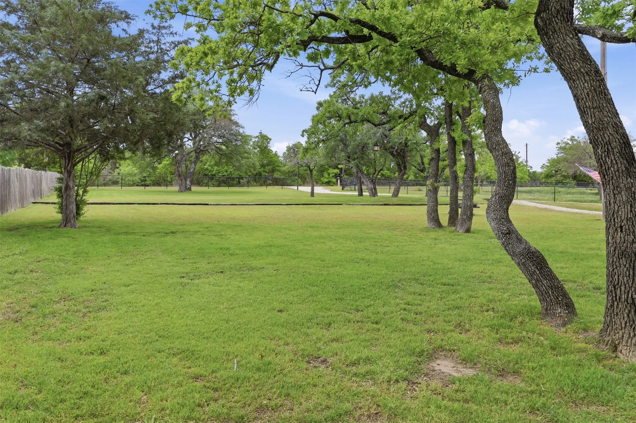 Farm For Sale in Parker County , 591 Mcfarland Lane, Weatherford, Texas 76088, 3 Bedroom, 2 Bathroom, Garage spaces, 1,632 Sqft, built in 1983, Preowned, mls#21235478, Real Estate Agent in Weatherford, Homes For Sale in Parker county, Homes For Sale in Weatherford, Realtor in Weatherford Texas, Real Estate Brokerage Independent Realty Texas, Luminita Cordes Realtor