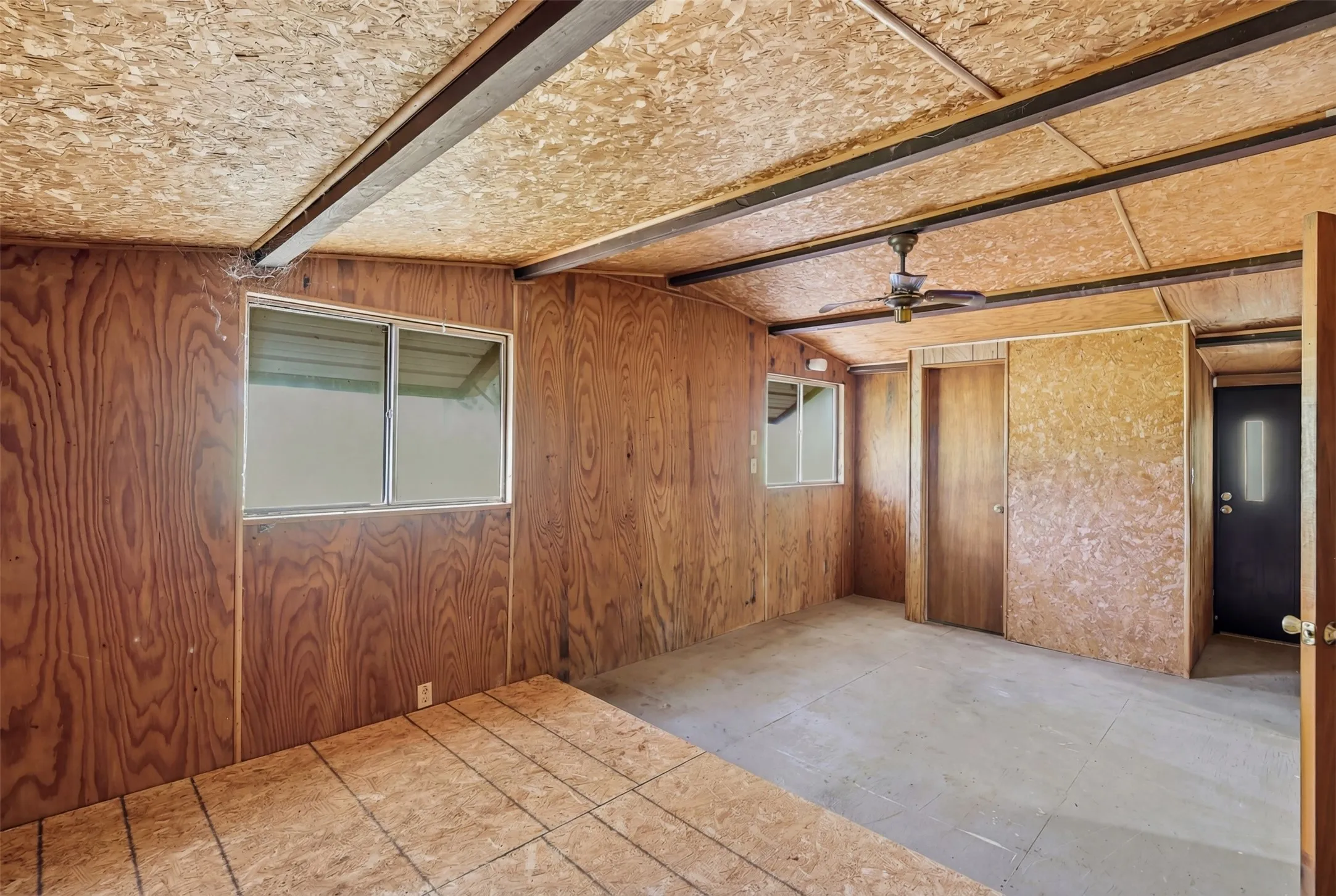 Farm For Sale in Parker County , 591 Mcfarland Lane, Weatherford, Texas 76088, 3 Bedroom, 2 Bathroom, Garage spaces, 1,632 Sqft, built in 1983, Preowned, mls#21235478, Real Estate Agent in Weatherford, Homes For Sale in Parker county, Homes For Sale in Weatherford, Realtor in Weatherford Texas, Real Estate Brokerage Independent Realty Texas, Luminita Cordes Realtor