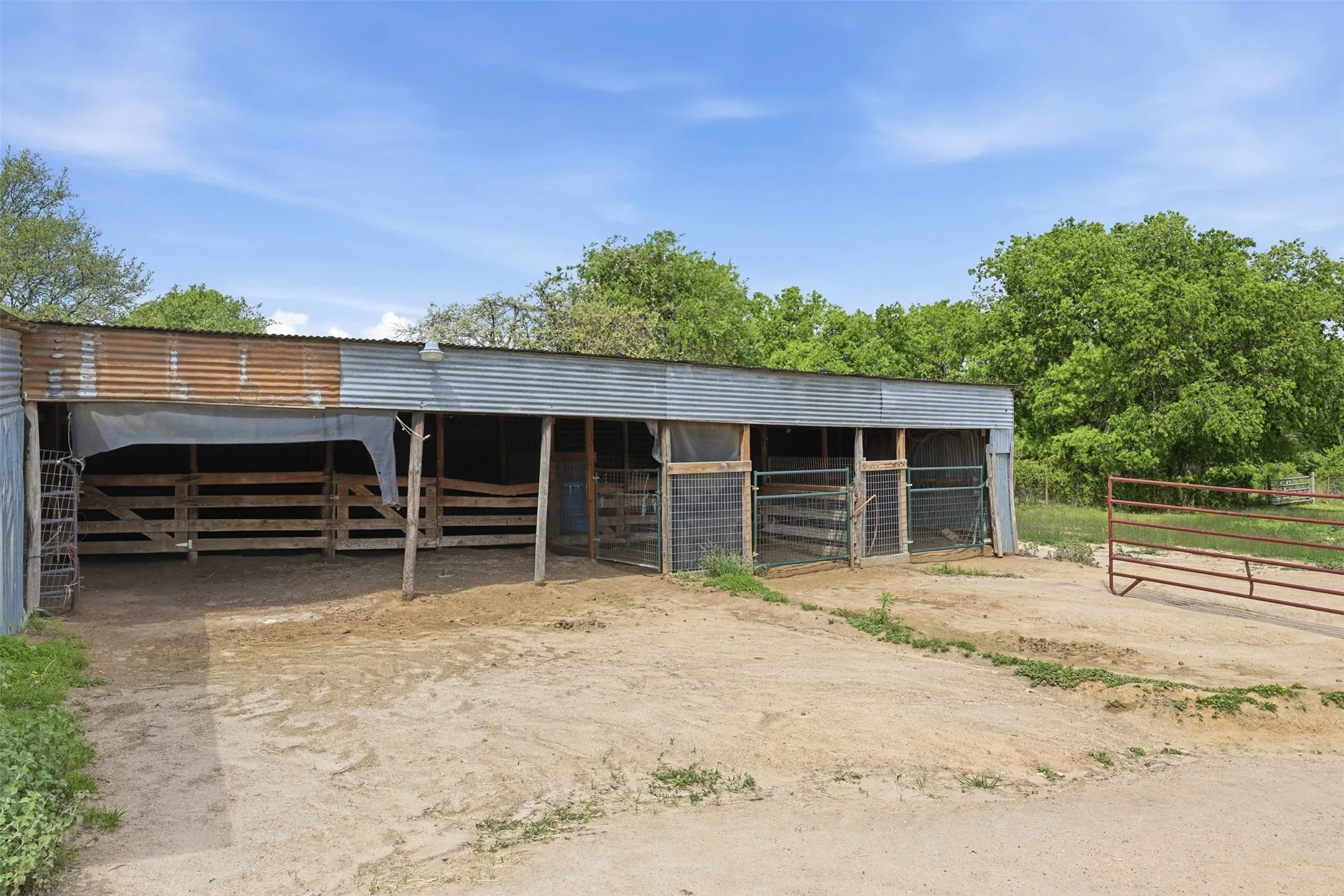 Farm For Sale in Parker County , 591 Mcfarland Lane, Weatherford, Texas 76088, 3 Bedroom, 2 Bathroom, Garage spaces, 1,632 Sqft, built in 1983, Preowned, mls#21235478, Real Estate Agent in Weatherford, Homes For Sale in Parker county, Homes For Sale in Weatherford, Realtor in Weatherford Texas, Real Estate Brokerage Independent Realty Texas, Luminita Cordes Realtor