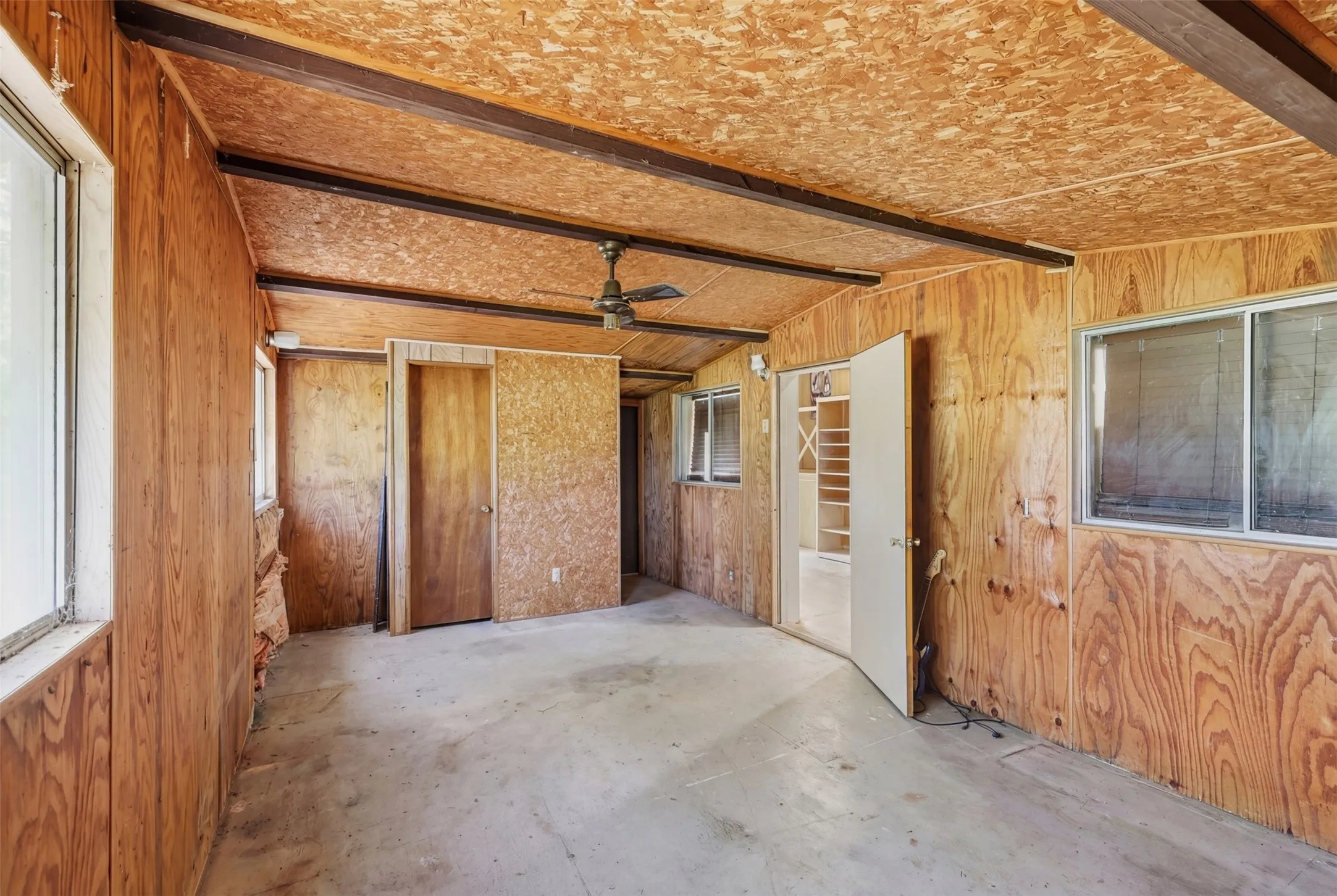 Farm For Sale in Parker County , 591 Mcfarland Lane, Weatherford, Texas 76088, 3 Bedroom, 2 Bathroom, Garage spaces, 1,632 Sqft, built in 1983, Preowned, mls#21235478, Real Estate Agent in Weatherford, Homes For Sale in Parker county, Homes For Sale in Weatherford, Realtor in Weatherford Texas, Real Estate Brokerage Independent Realty Texas, Luminita Cordes Realtor