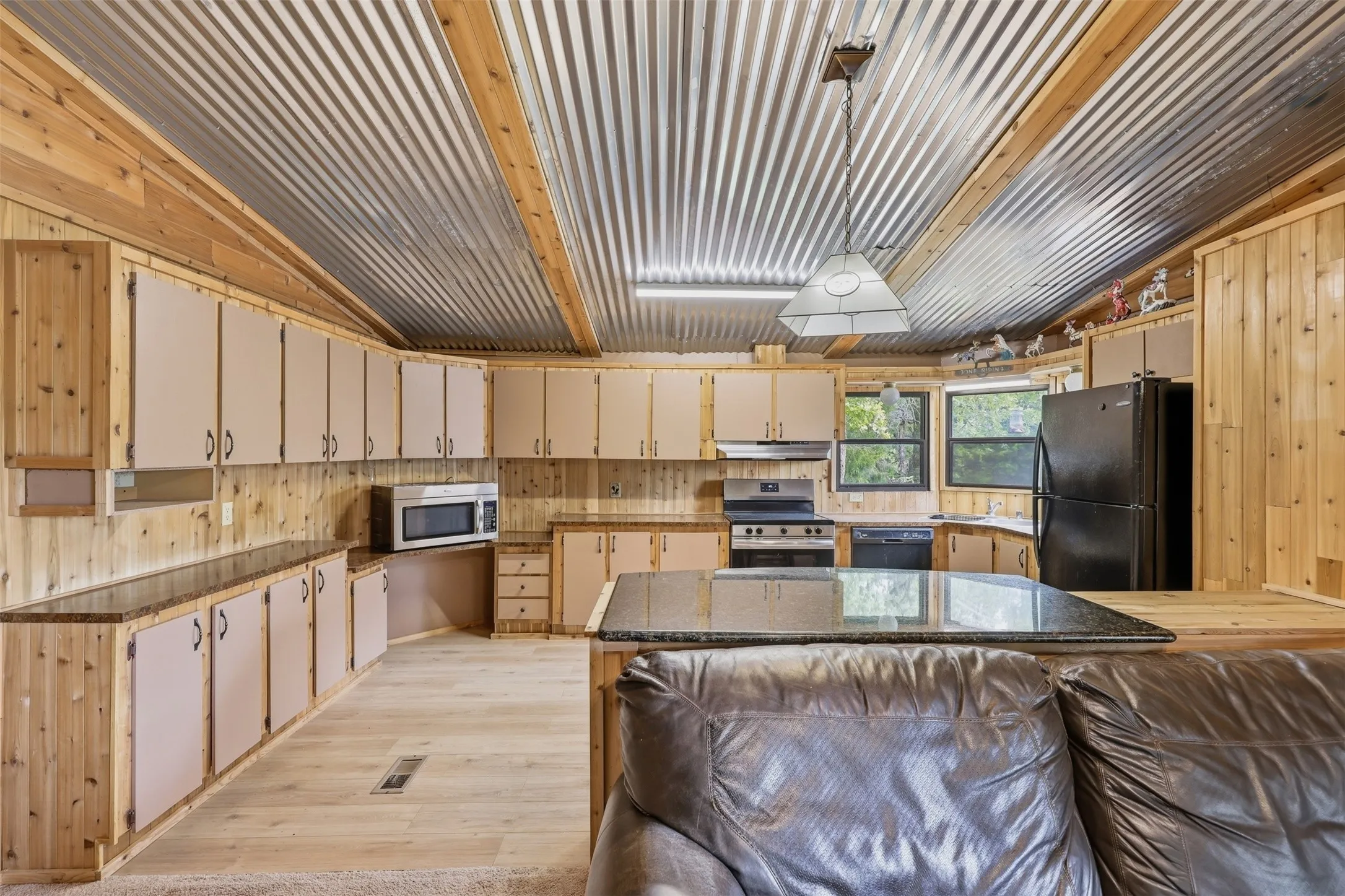 Farm For Sale in Parker County , 591 Mcfarland Lane, Weatherford, Texas 76088, 3 Bedroom, 2 Bathroom, Garage spaces, 1,632 Sqft, built in 1983, Preowned, mls#21235478, Real Estate Agent in Weatherford, Homes For Sale in Parker county, Homes For Sale in Weatherford, Realtor in Weatherford Texas, Real Estate Brokerage Independent Realty Texas, Luminita Cordes Realtor
