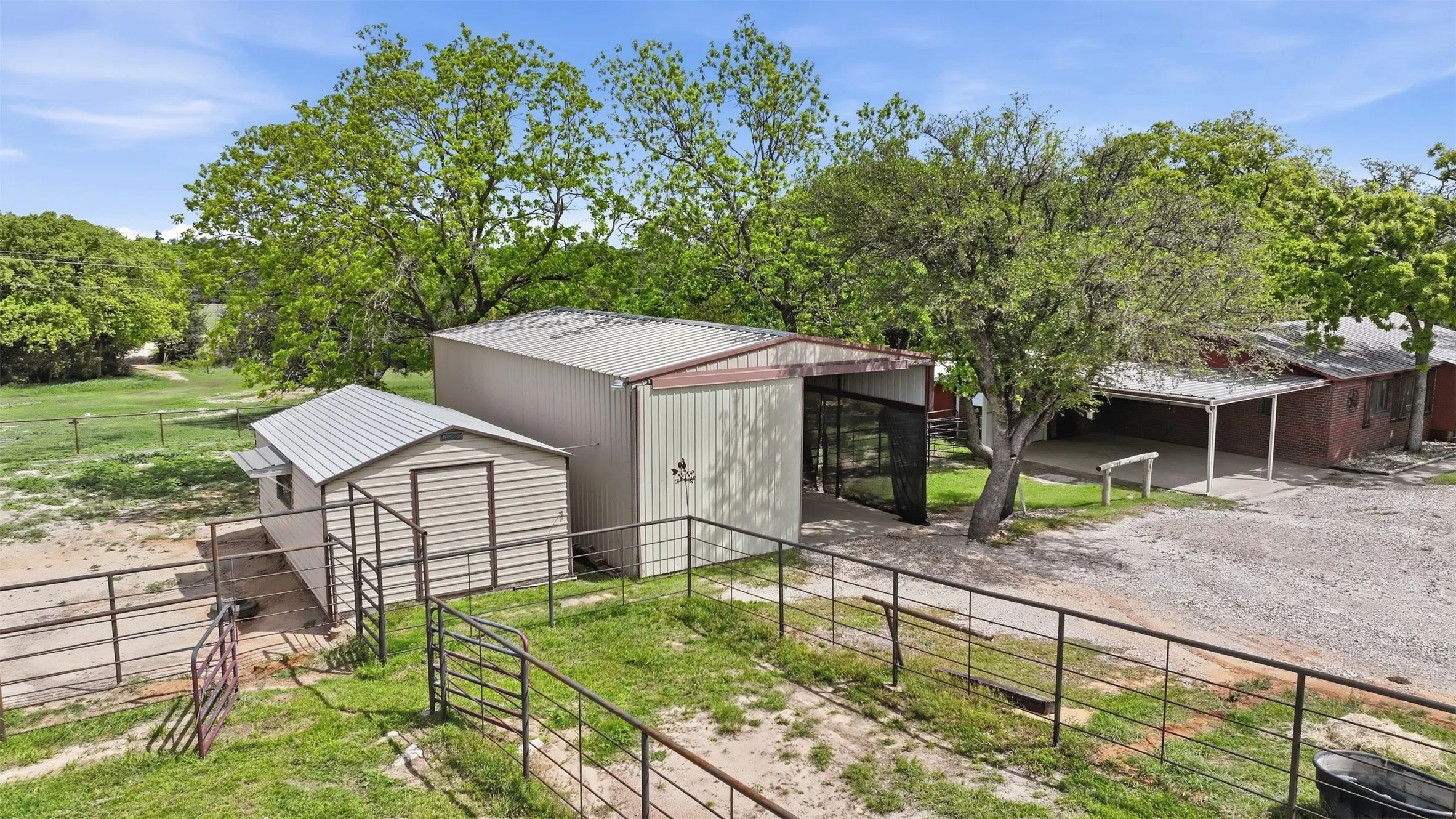 Farm For Sale in Parker County , 591 Mcfarland Lane, Weatherford, Texas 76088, 3 Bedroom, 2 Bathroom, Garage spaces, 1,632 Sqft, built in 1983, Preowned, mls#21235478, Real Estate Agent in Weatherford, Homes For Sale in Parker county, Homes For Sale in Weatherford, Realtor in Weatherford Texas, Real Estate Brokerage Independent Realty Texas, Luminita Cordes Realtor