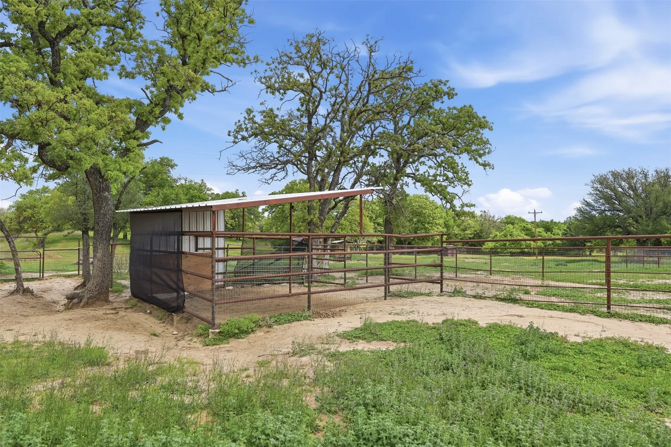 Farm For Sale in Parker County , 591 Mcfarland Lane, Weatherford, Texas 76088, 3 Bedroom, 2 Bathroom, Garage spaces, 1,632 Sqft, built in 1983, Preowned, mls#21235478, Real Estate Agent in Weatherford, Homes For Sale in Parker county, Homes For Sale in Weatherford, Realtor in Weatherford Texas, Real Estate Brokerage Independent Realty Texas, Luminita Cordes Realtor