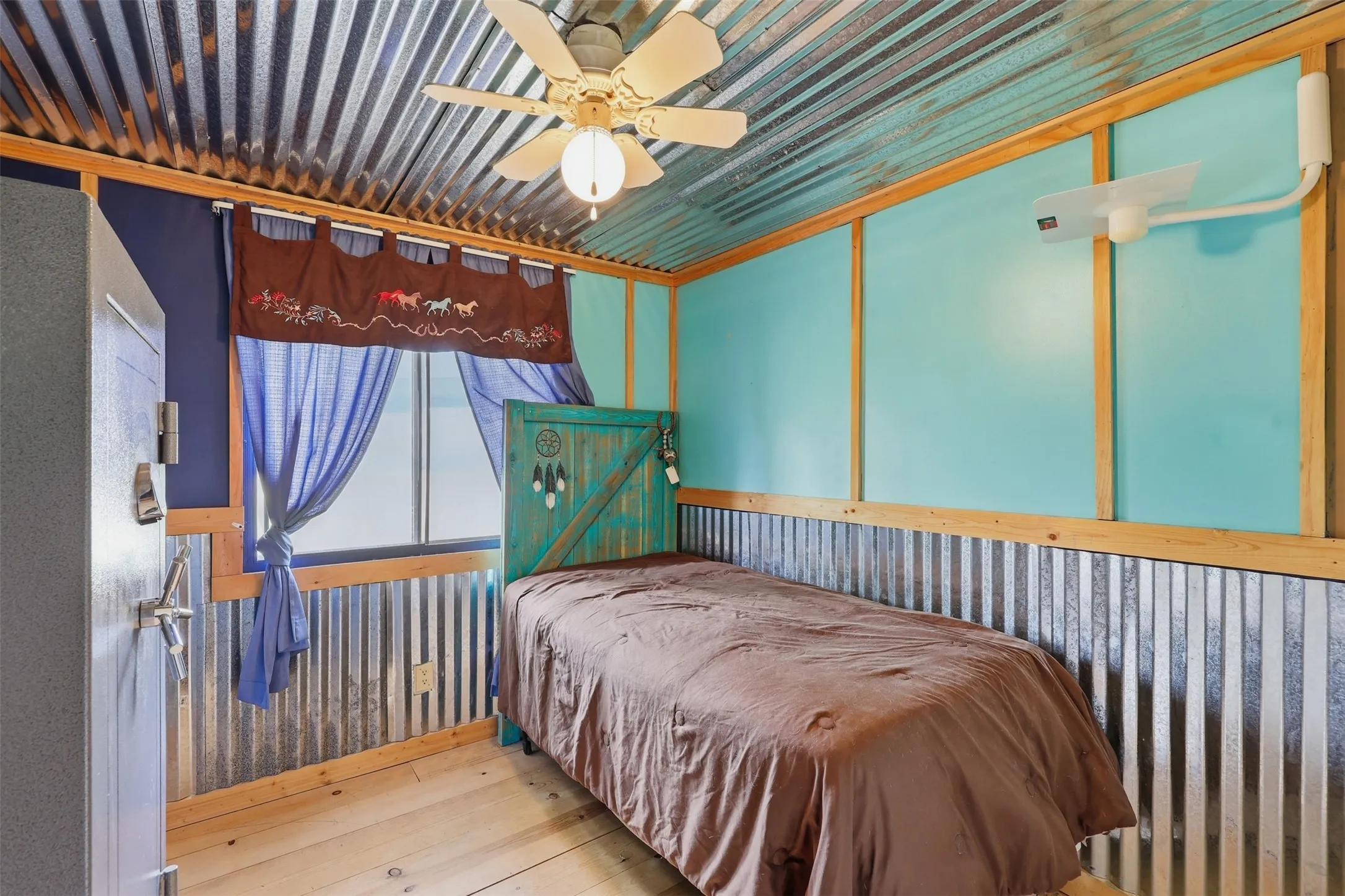 Farm For Sale in Parker County , 591 Mcfarland Lane, Weatherford, Texas 76088, 3 Bedroom, 2 Bathroom, Garage spaces, 1,632 Sqft, built in 1983, Preowned, mls#21235478, Real Estate Agent in Weatherford, Homes For Sale in Parker county, Homes For Sale in Weatherford, Realtor in Weatherford Texas, Real Estate Brokerage Independent Realty Texas, Luminita Cordes Realtor