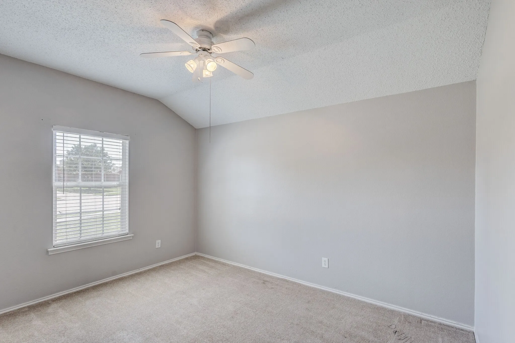 Single Family Residence For Sale in Dallas County , 7218 Compass Point Drive, Rowlett, Texas 75089, 4 Bedroom, 2 Bathroom, 2 Garage spaces, 2,564 Sqft, built in 2003, mls#21236892, Real Estate Agent in Rowlett, Homes For Sale in Dallas county, Homes For Sale in Rowlett, Realtor in Rowlett Texas, Real Estate Brokerage Independent Realty Texas, Luminita Cordes Realtor
