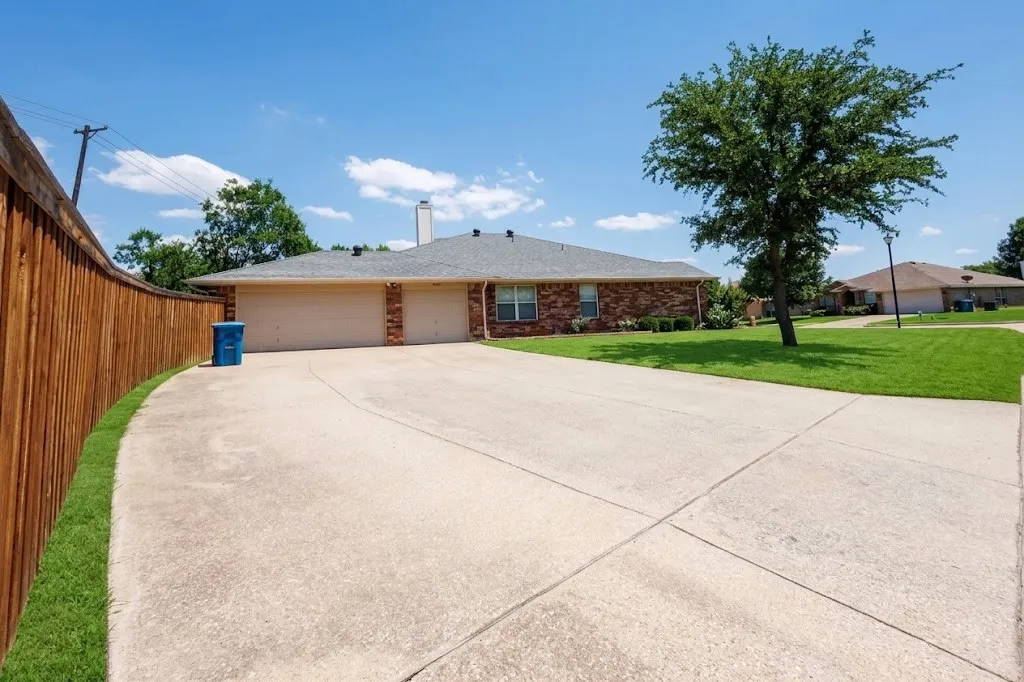 Single Family Residence For Sale in Dallas County , 7218 Compass Point Drive, Rowlett, Texas 75089, 4 Bedroom, 2 Bathroom, 2 Garage spaces, 2,564 Sqft, built in 2003, mls#21236892, Real Estate Agent in Rowlett, Homes For Sale in Dallas county, Homes For Sale in Rowlett, Realtor in Rowlett Texas, Real Estate Brokerage Independent Realty Texas, Luminita Cordes Realtor