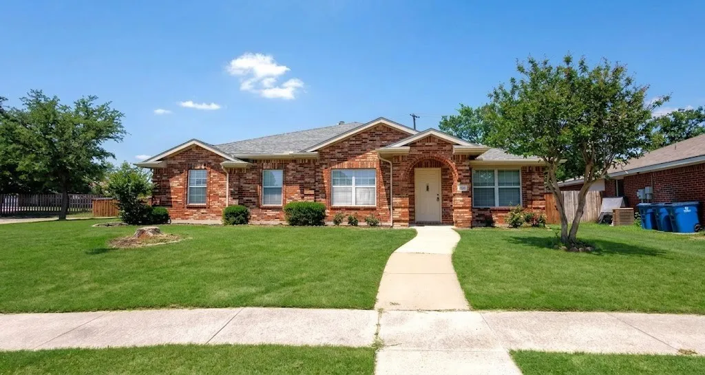 Single Family Residence For Sale in Dallas County , 7218 Compass Point Drive, Rowlett, Texas 75089, 4 Bedroom, 2 Bathroom, 2 Garage spaces, 2,564 Sqft, built in 2003, mls#21236892, Real Estate Agent in Rowlett, Homes For Sale in Dallas county, Homes For Sale in Rowlett, Realtor in Rowlett Texas, Real Estate Brokerage Independent Realty Texas, Luminita Cordes Realtor