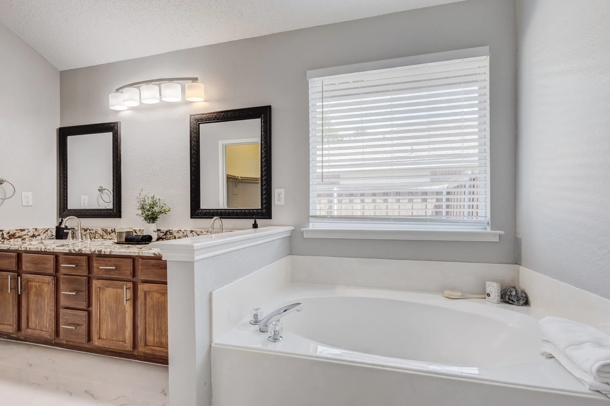 Single Family Residence For Sale in Dallas County , 7218 Compass Point Drive, Rowlett, Texas 75089, 4 Bedroom, 2 Bathroom, 2 Garage spaces, 2,564 Sqft, built in 2003, mls#21236892, Real Estate Agent in Rowlett, Homes For Sale in Dallas county, Homes For Sale in Rowlett, Realtor in Rowlett Texas, Real Estate Brokerage Independent Realty Texas, Luminita Cordes Realtor