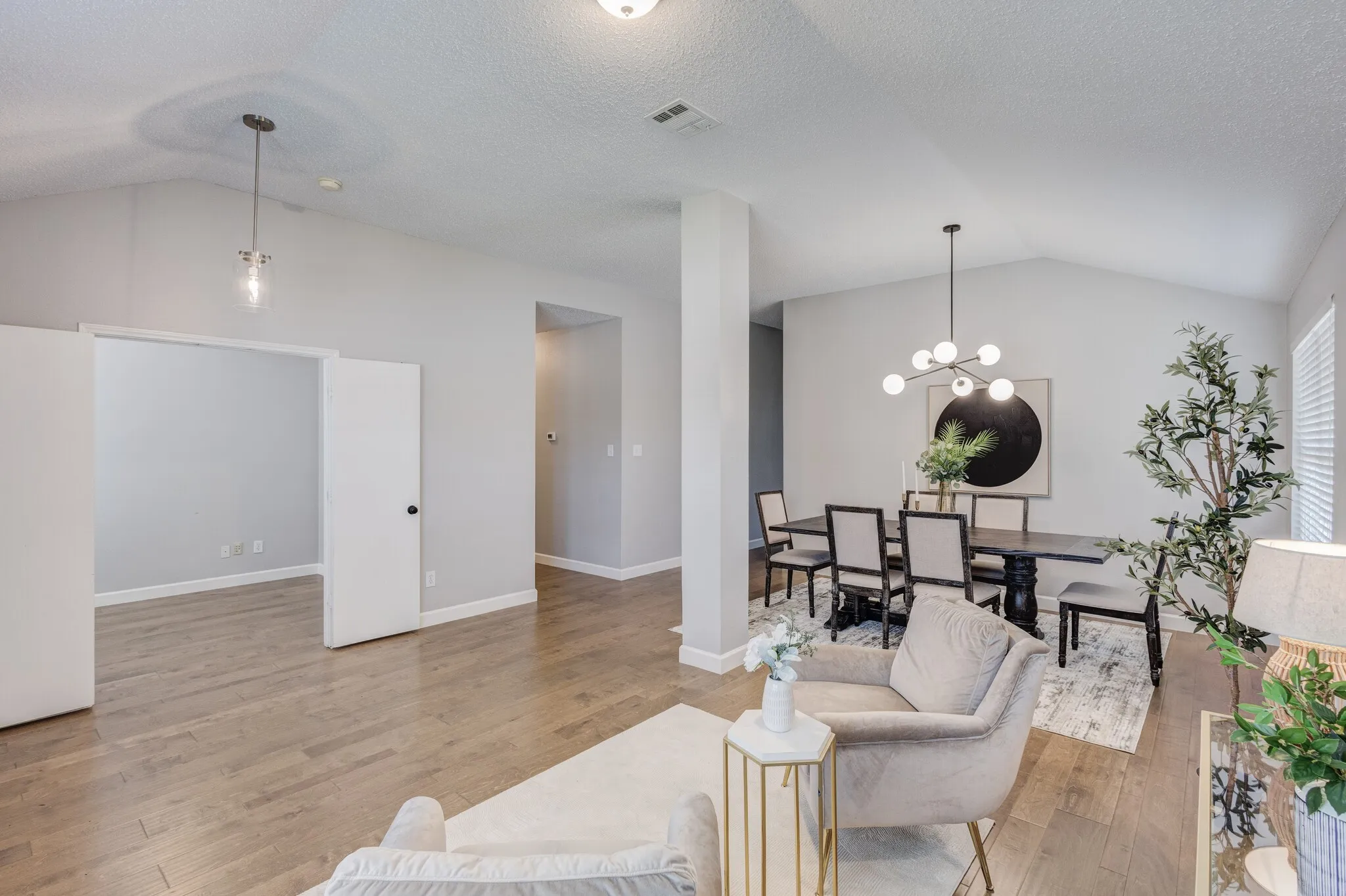Single Family Residence For Sale in Dallas County , 7218 Compass Point Drive, Rowlett, Texas 75089, 4 Bedroom, 2 Bathroom, 2 Garage spaces, 2,564 Sqft, built in 2003, mls#21236892, Real Estate Agent in Rowlett, Homes For Sale in Dallas county, Homes For Sale in Rowlett, Realtor in Rowlett Texas, Real Estate Brokerage Independent Realty Texas, Luminita Cordes Realtor