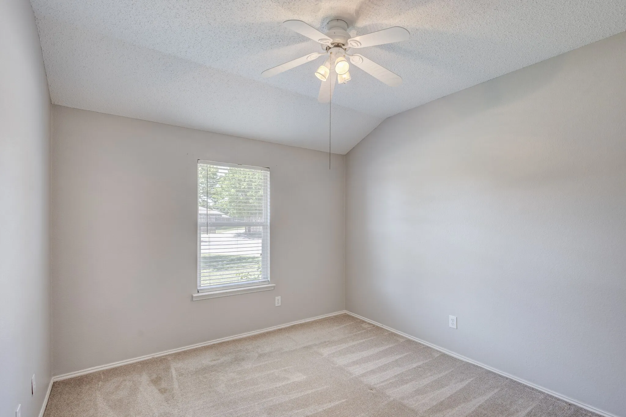 Single Family Residence For Sale in Dallas County , 7218 Compass Point Drive, Rowlett, Texas 75089, 4 Bedroom, 2 Bathroom, 2 Garage spaces, 2,564 Sqft, built in 2003, mls#21236892, Real Estate Agent in Rowlett, Homes For Sale in Dallas county, Homes For Sale in Rowlett, Realtor in Rowlett Texas, Real Estate Brokerage Independent Realty Texas, Luminita Cordes Realtor
