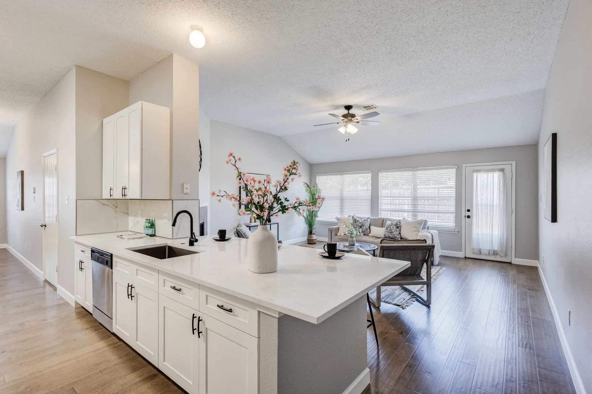 Single Family Residence For Sale in Dallas County , 7218 Compass Point Drive, Rowlett, Texas 75089, 4 Bedroom, 2 Bathroom, 2 Garage spaces, 2,564 Sqft, built in 2003, mls#21236892, Real Estate Agent in Rowlett, Homes For Sale in Dallas county, Homes For Sale in Rowlett, Realtor in Rowlett Texas, Real Estate Brokerage Independent Realty Texas, Luminita Cordes Realtor