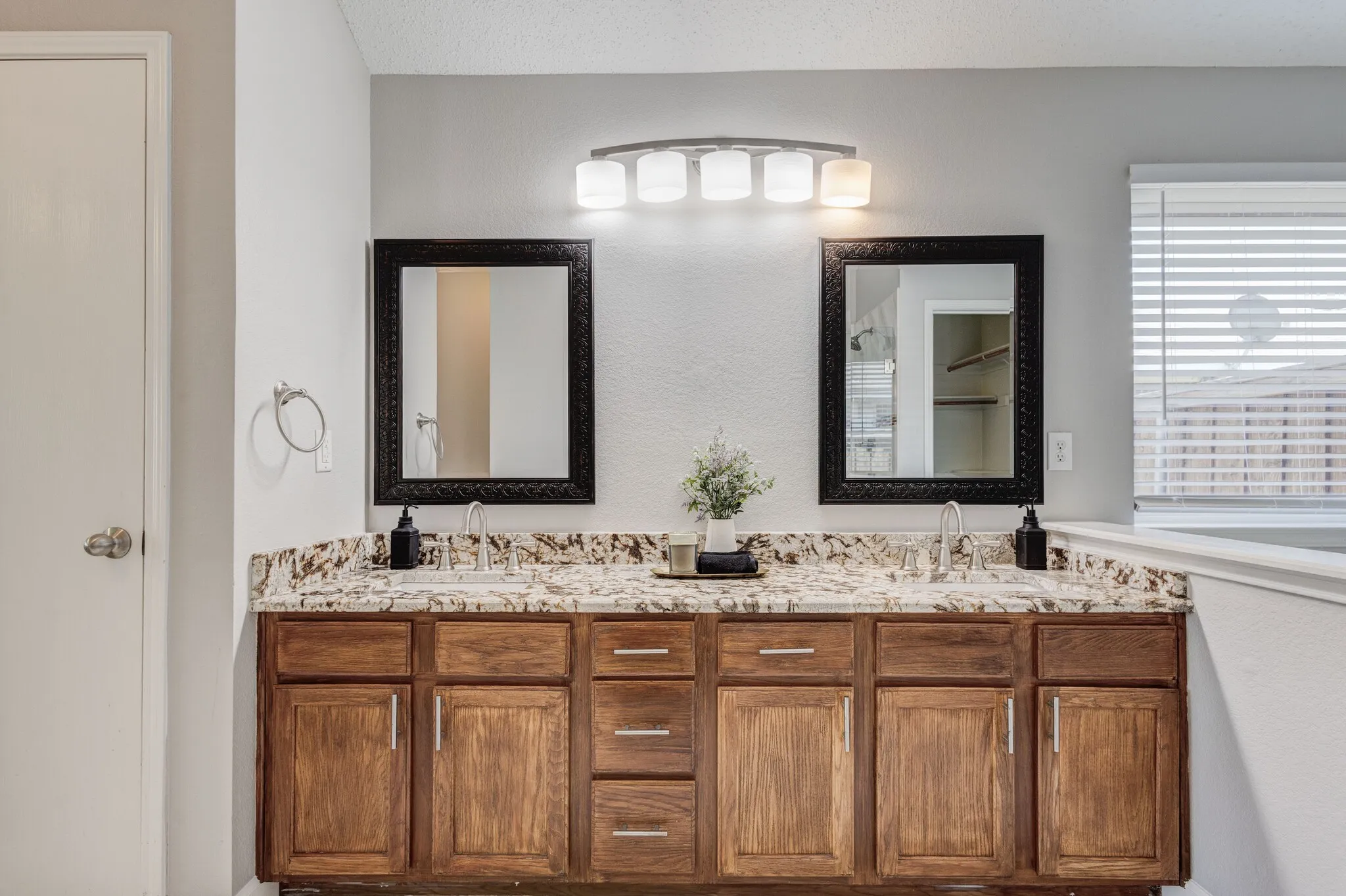 Single Family Residence For Sale in Dallas County , 7218 Compass Point Drive, Rowlett, Texas 75089, 4 Bedroom, 2 Bathroom, 2 Garage spaces, 2,564 Sqft, built in 2003, mls#21236892, Real Estate Agent in Rowlett, Homes For Sale in Dallas county, Homes For Sale in Rowlett, Realtor in Rowlett Texas, Real Estate Brokerage Independent Realty Texas, Luminita Cordes Realtor
