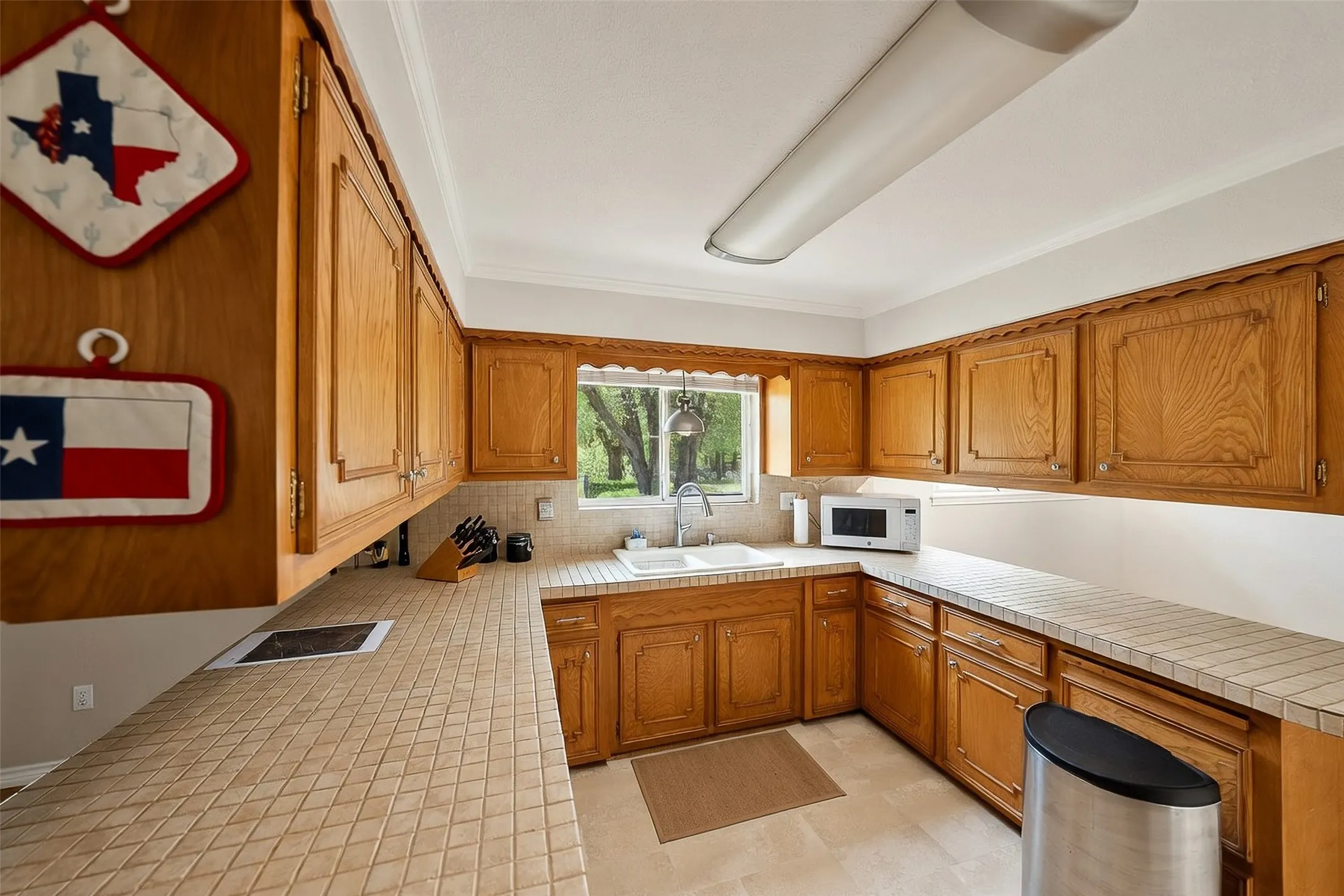 Farm For Sale in Anderson County , 2029 W State Highway 294, Elkhart, Texas 75839, 3 Bedroom, 3 Bathroom, 2 Garage spaces, 1,700 Sqft, built in 1967, Preowned, Price $490,000, mls#21236753, Real Estate Agent in Elkhart, Homes For Sale in Anderson county, Homes For Sale in Elkhart, Realtor in Elkhart Texas, Real Estate Brokerage Independent Realty Texas, Luminita Cordes Realtor