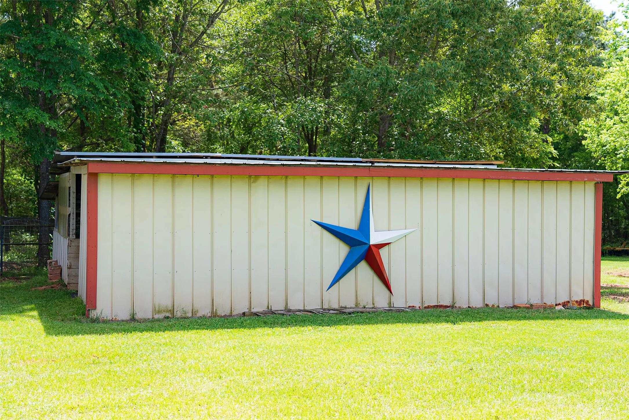 Farm For Sale in Anderson County , 2029 W State Highway 294, Elkhart, Texas 75839, 3 Bedroom, 3 Bathroom, 2 Garage spaces, 1,700 Sqft, built in 1967, Preowned, Price $490,000, mls#21236753, Real Estate Agent in Elkhart, Homes For Sale in Anderson county, Homes For Sale in Elkhart, Realtor in Elkhart Texas, Real Estate Brokerage Independent Realty Texas, Luminita Cordes Realtor