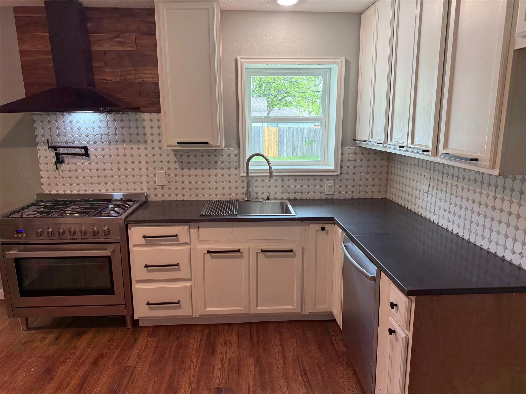 Single Family Residence For Sale in Dallas County , 910 Pampa Drive, Mesquite, Texas 75149, 3 Bedrooms, 2 Bathrooms, Garage spaces, 1,709 Sqft, built in 1958, Price $224,000, mls#21236914, Real Estate Agent in Mesquite, Homes For Sale in Dallas county, Homes For Sale in Mesquite, Realtor in Mesquite Texas, Real Estate Brokerage Independent Realty Texas, Luminita Cordes Realtor