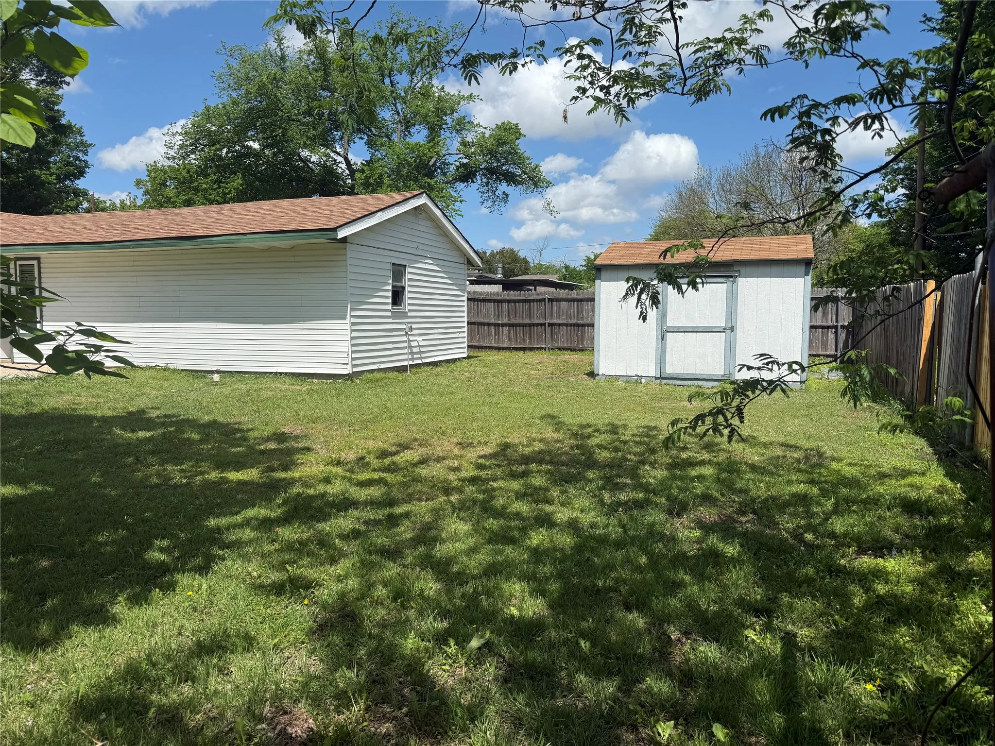 Single Family Residence For Sale in Dallas County , 910 Pampa Drive, Mesquite, Texas 75149, 3 Bedrooms, 2 Bathrooms, Garage spaces, 1,709 Sqft, built in 1958, Price $224,000, mls#21236914, Real Estate Agent in Mesquite, Homes For Sale in Dallas county, Homes For Sale in Mesquite, Realtor in Mesquite Texas, Real Estate Brokerage Independent Realty Texas, Luminita Cordes Realtor