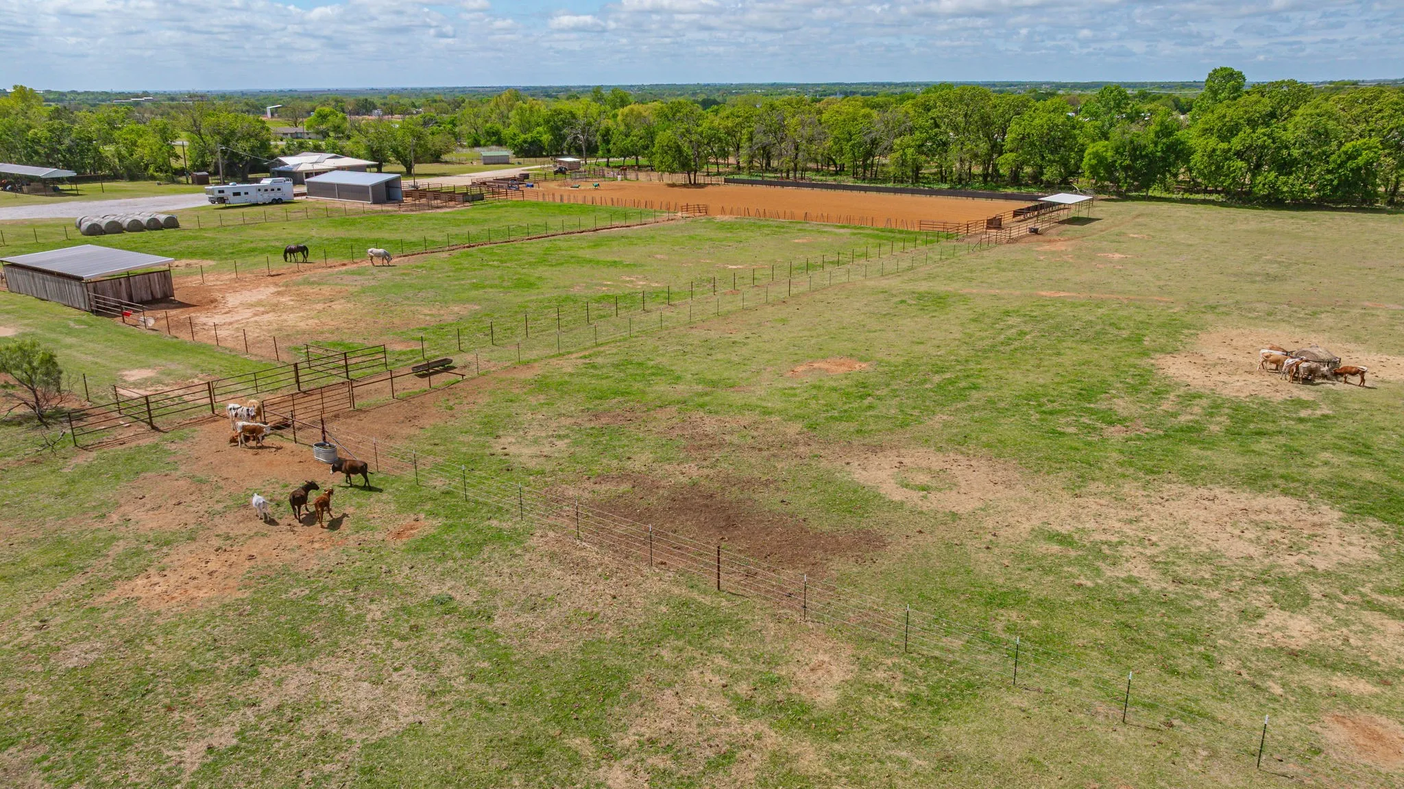 Farm For Sale in Erath County , 1705 US Highway 67, Stephenville, Texas 76401, 3 Bedroom, 2 Bathroom, 2 Garage spaces, 2,829 Sqft, built in 1963, mls#21235991, Real Estate Agent in Stephenville, Homes For Sale in Erath county, Homes For Sale in Stephenville, Realtor in Stephenville Texas, Real Estate Brokerage Independent Realty Texas, Luminita Cordes Realtor