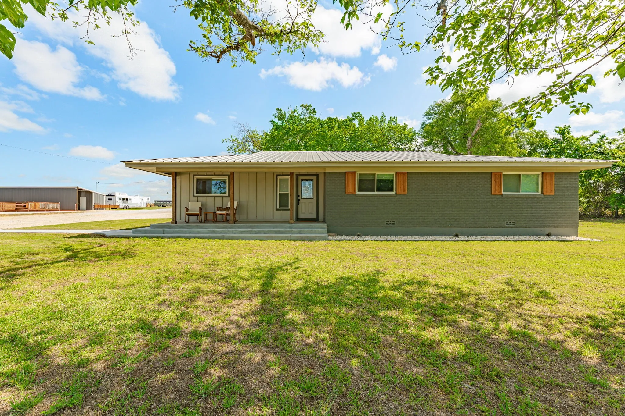 Farm For Sale in Erath County , 1705 US Highway 67, Stephenville, Texas 76401, 3 Bedroom, 2 Bathroom, 2 Garage spaces, 2,829 Sqft, built in 1963, mls#21235991, Real Estate Agent in Stephenville, Homes For Sale in Erath county, Homes For Sale in Stephenville, Realtor in Stephenville Texas, Real Estate Brokerage Independent Realty Texas, Luminita Cordes Realtor