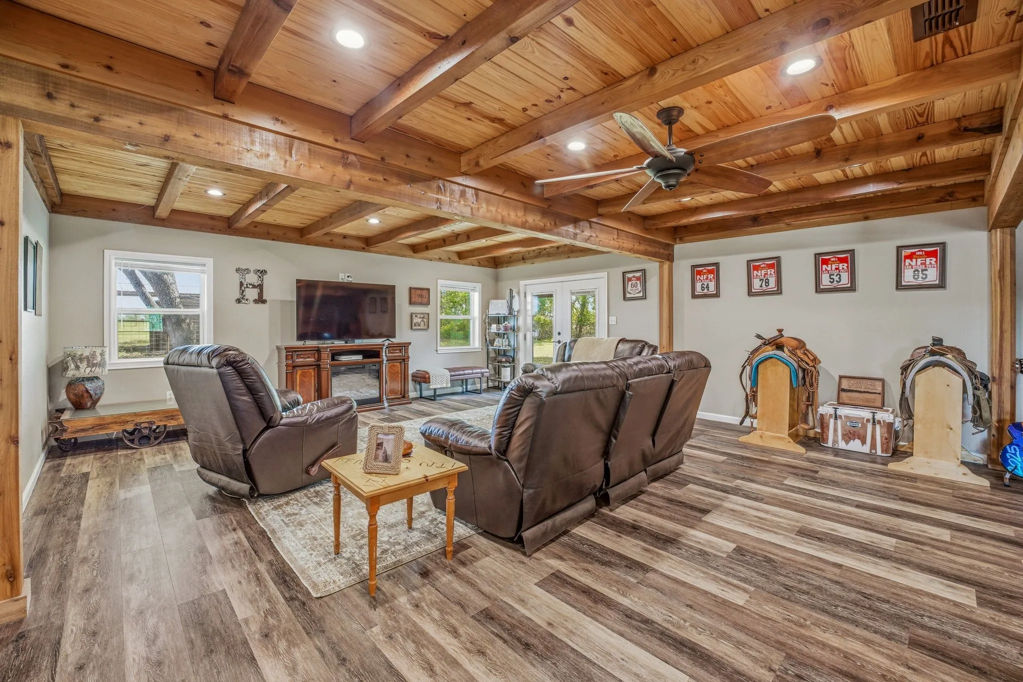 Farm For Sale in Erath County , 1705 US Highway 67, Stephenville, Texas 76401, 3 Bedroom, 2 Bathroom, 2 Garage spaces, 2,829 Sqft, built in 1963, mls#21235991, Real Estate Agent in Stephenville, Homes For Sale in Erath county, Homes For Sale in Stephenville, Realtor in Stephenville Texas, Real Estate Brokerage Independent Realty Texas, Luminita Cordes Realtor